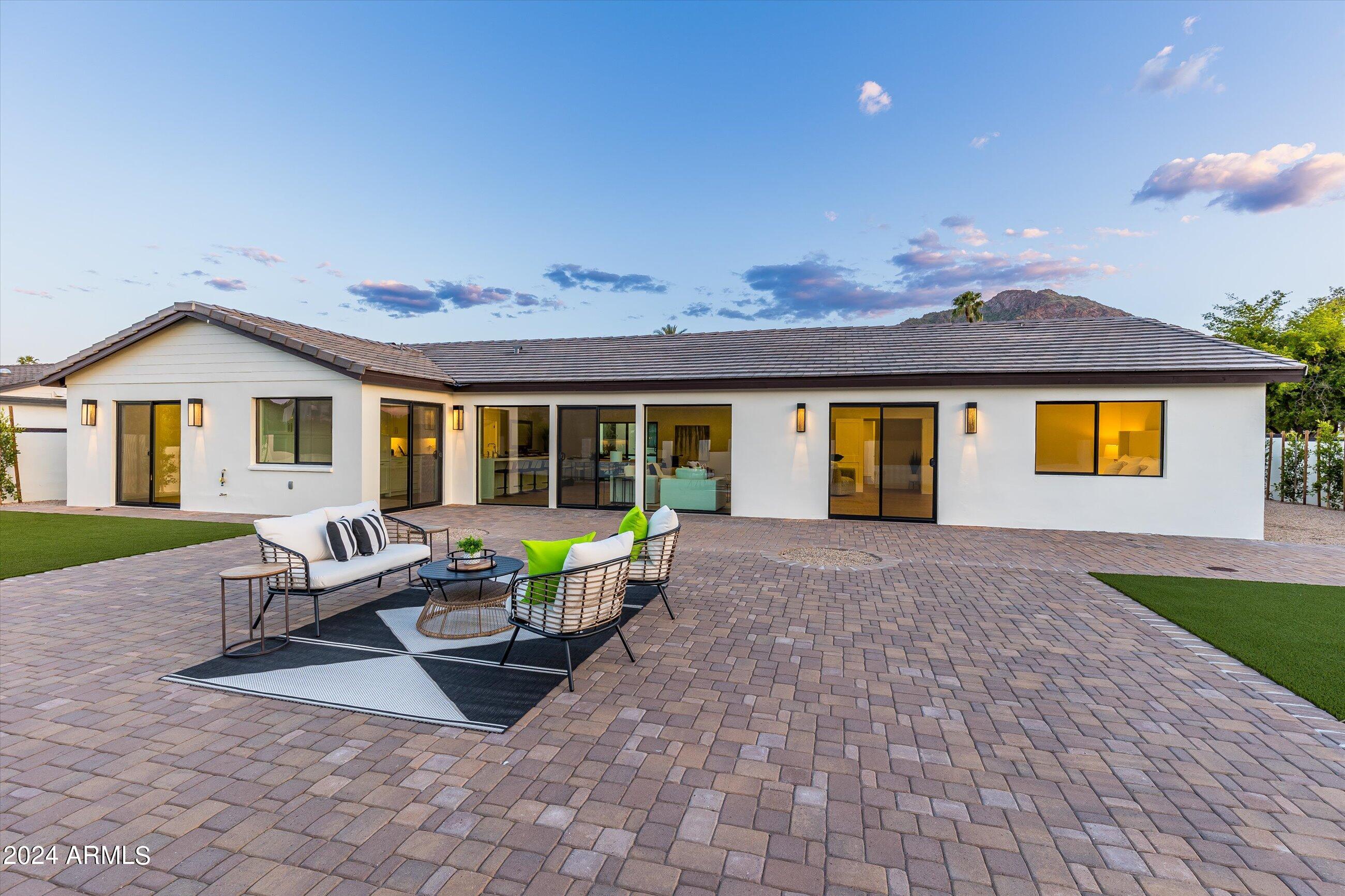 5635 E LINCOLN Drive 4