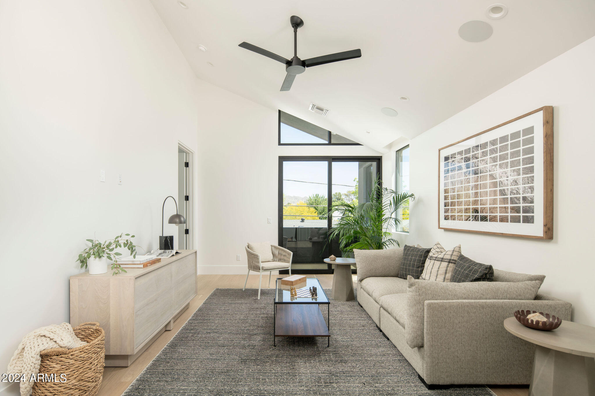 3832 E MONTEROSA Street