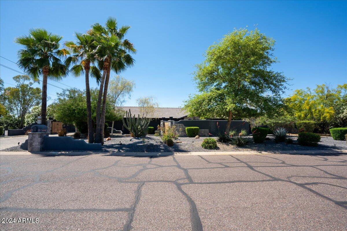6345 E Via Estrella Avenue