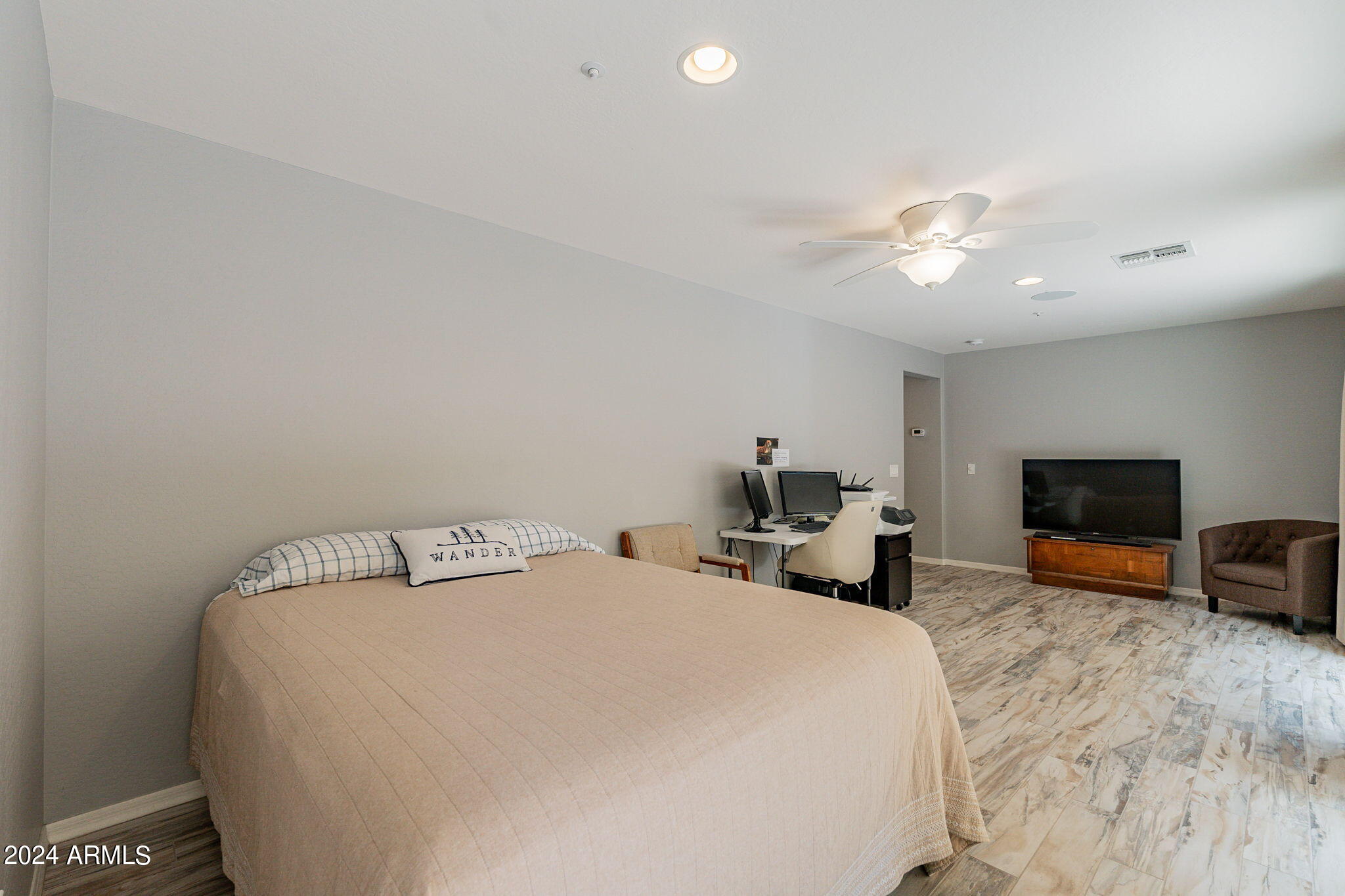 7073 W LINDA Lane