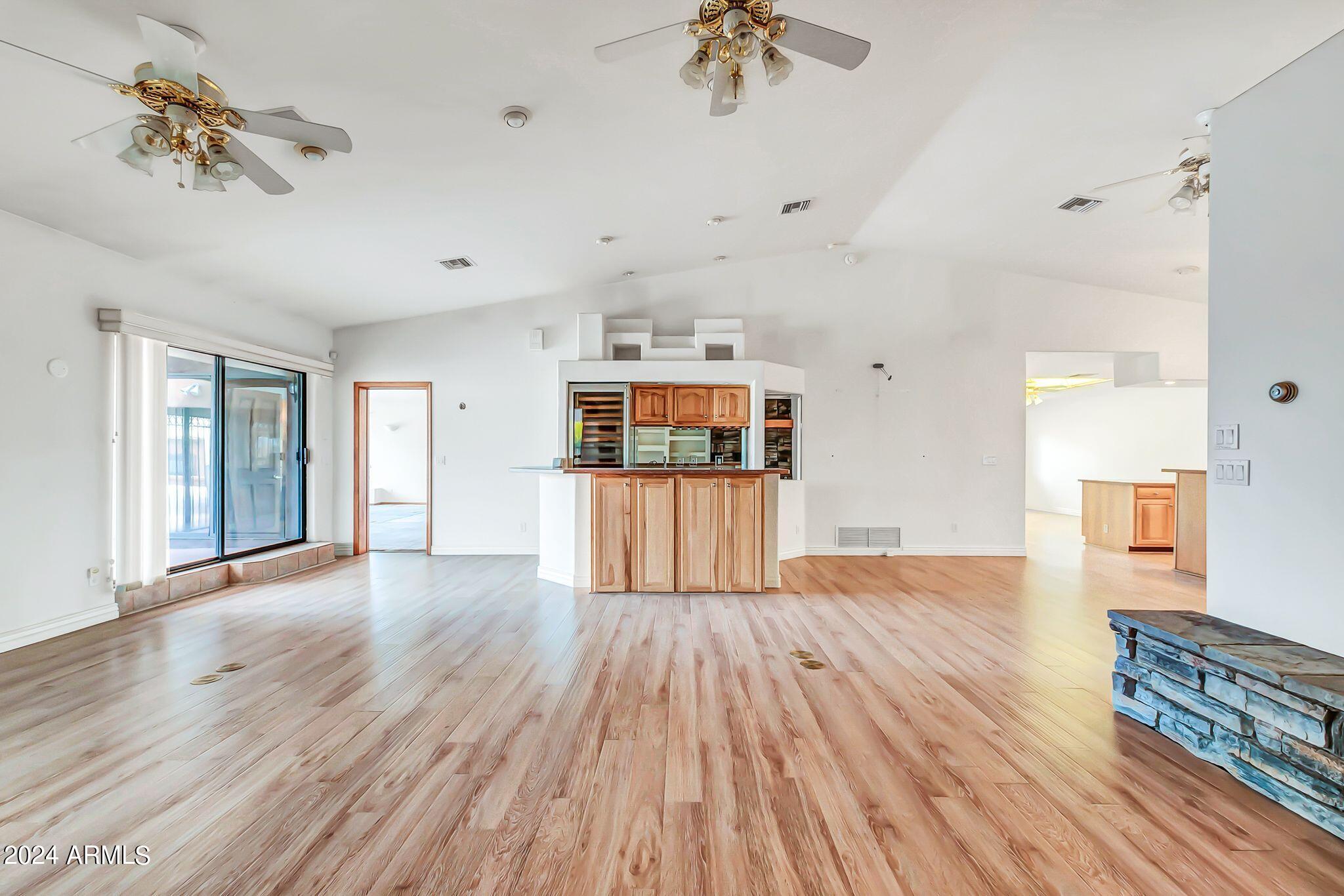 102 N 67TH Avenue