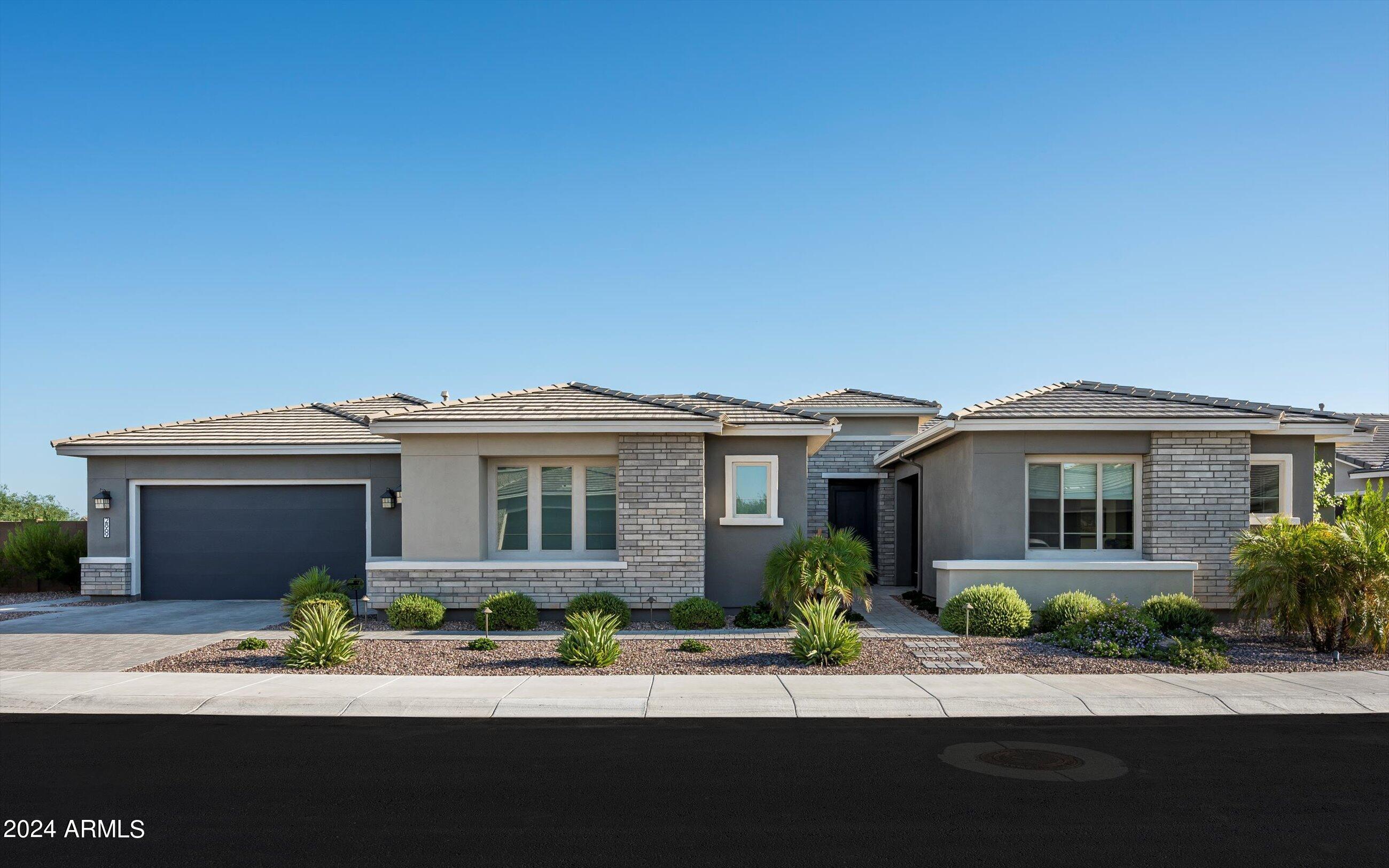 2869 E Cashman Drive