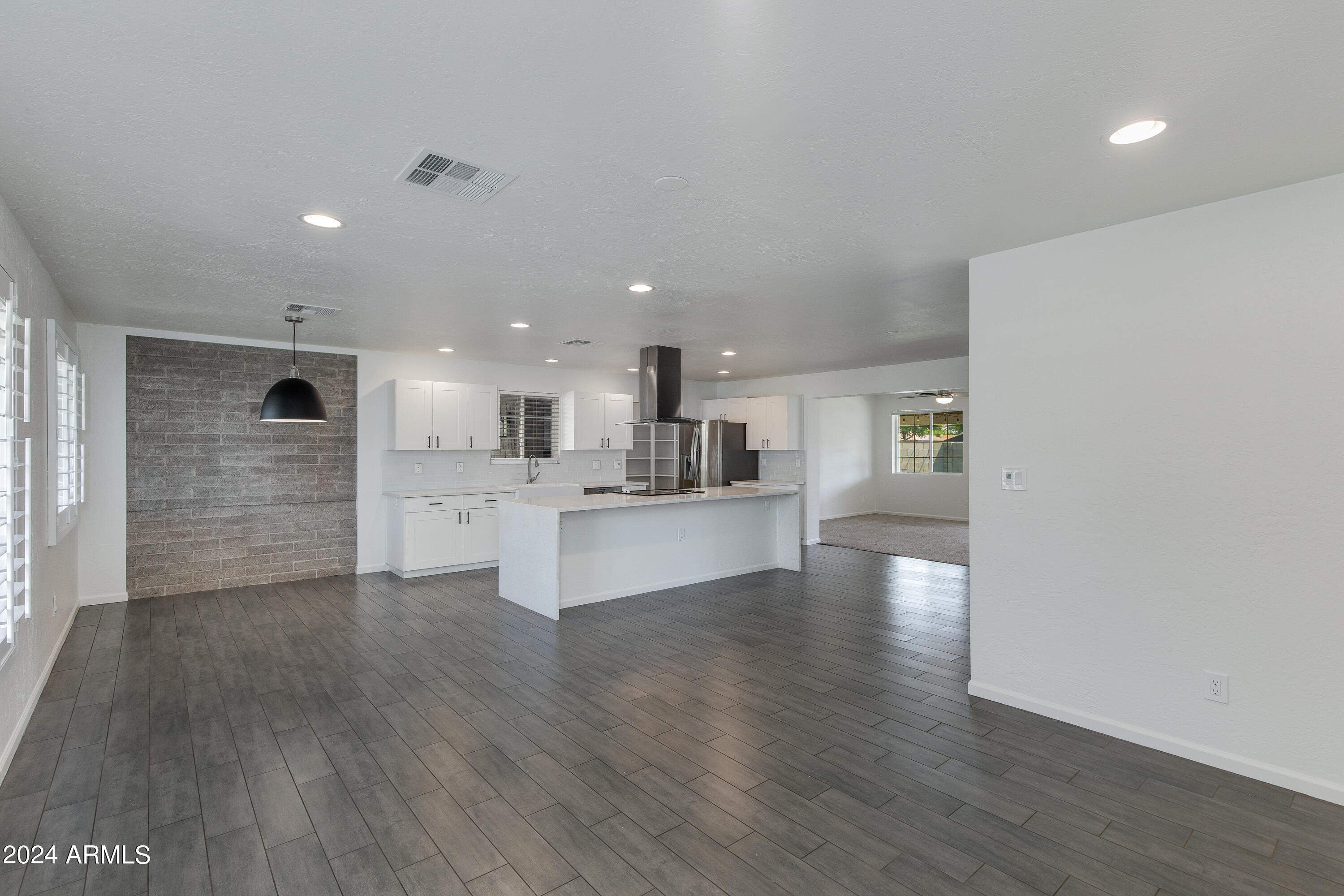 821 E CAVALIER Drive