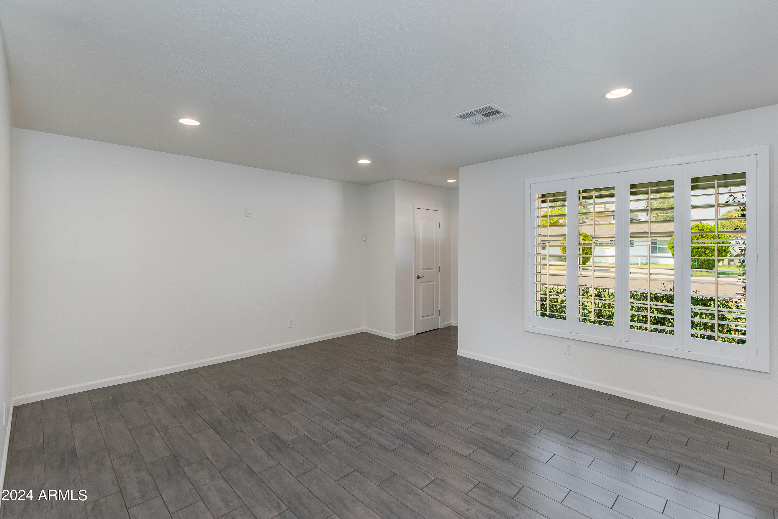 821 E CAVALIER Drive