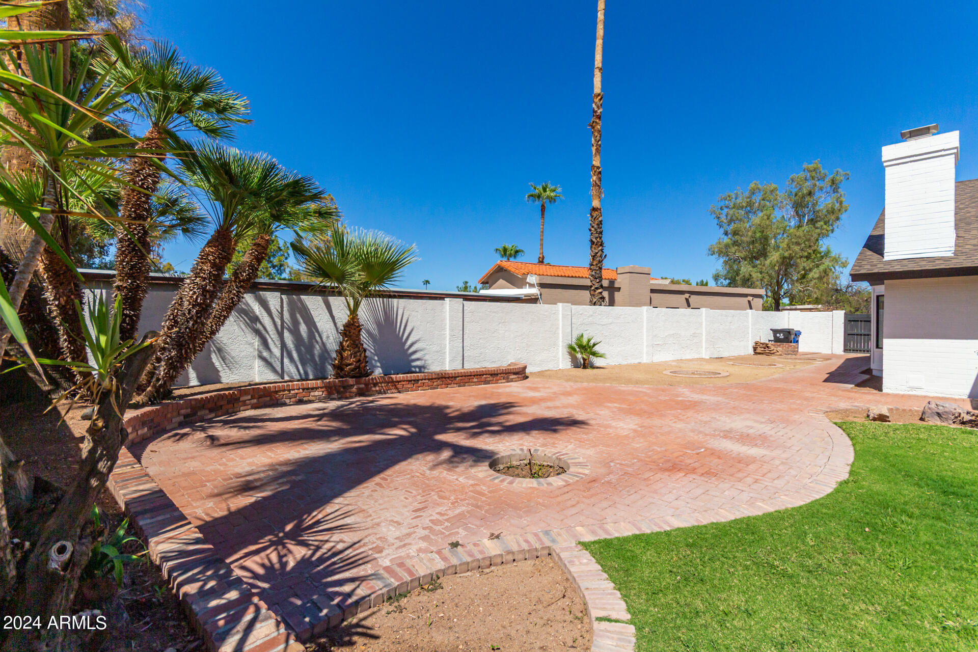 1905 E MYRNA Lane