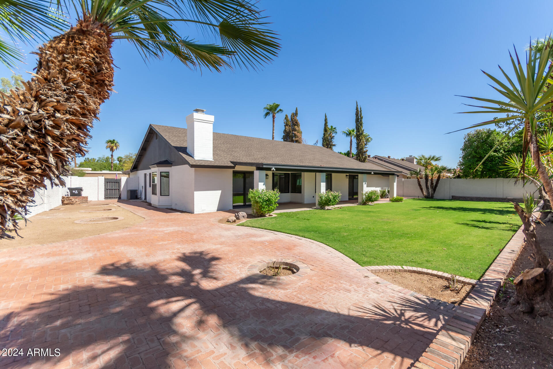 1905 E MYRNA Lane