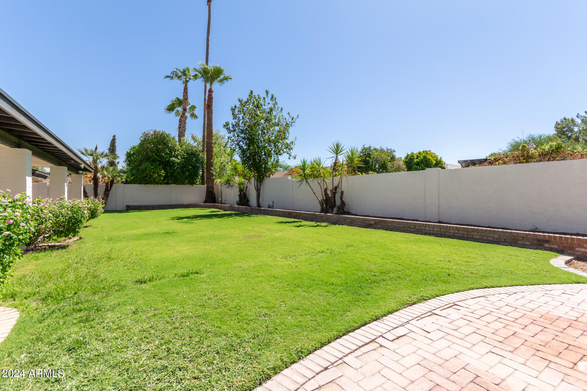 1905 E MYRNA Lane