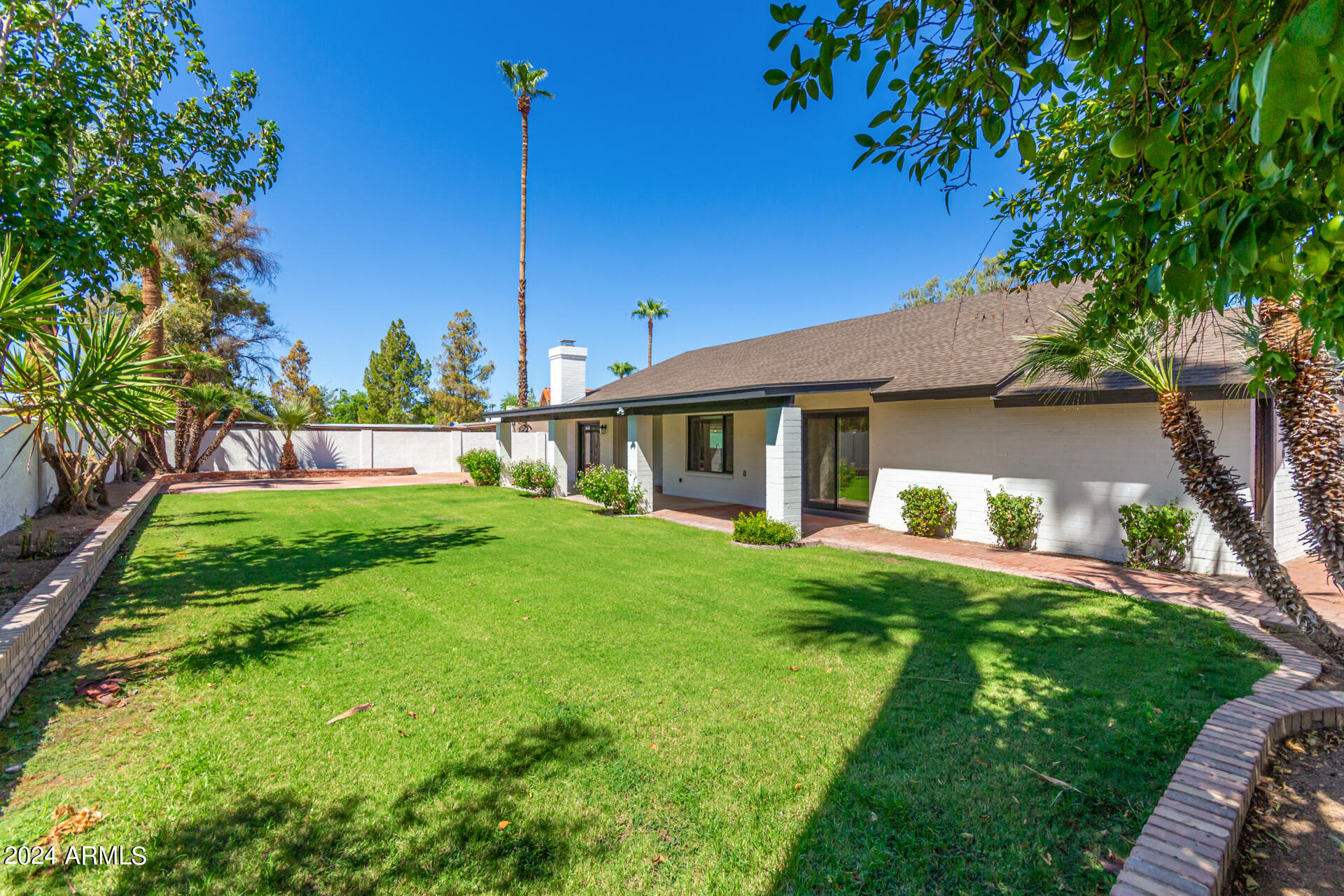 1905 E MYRNA Lane