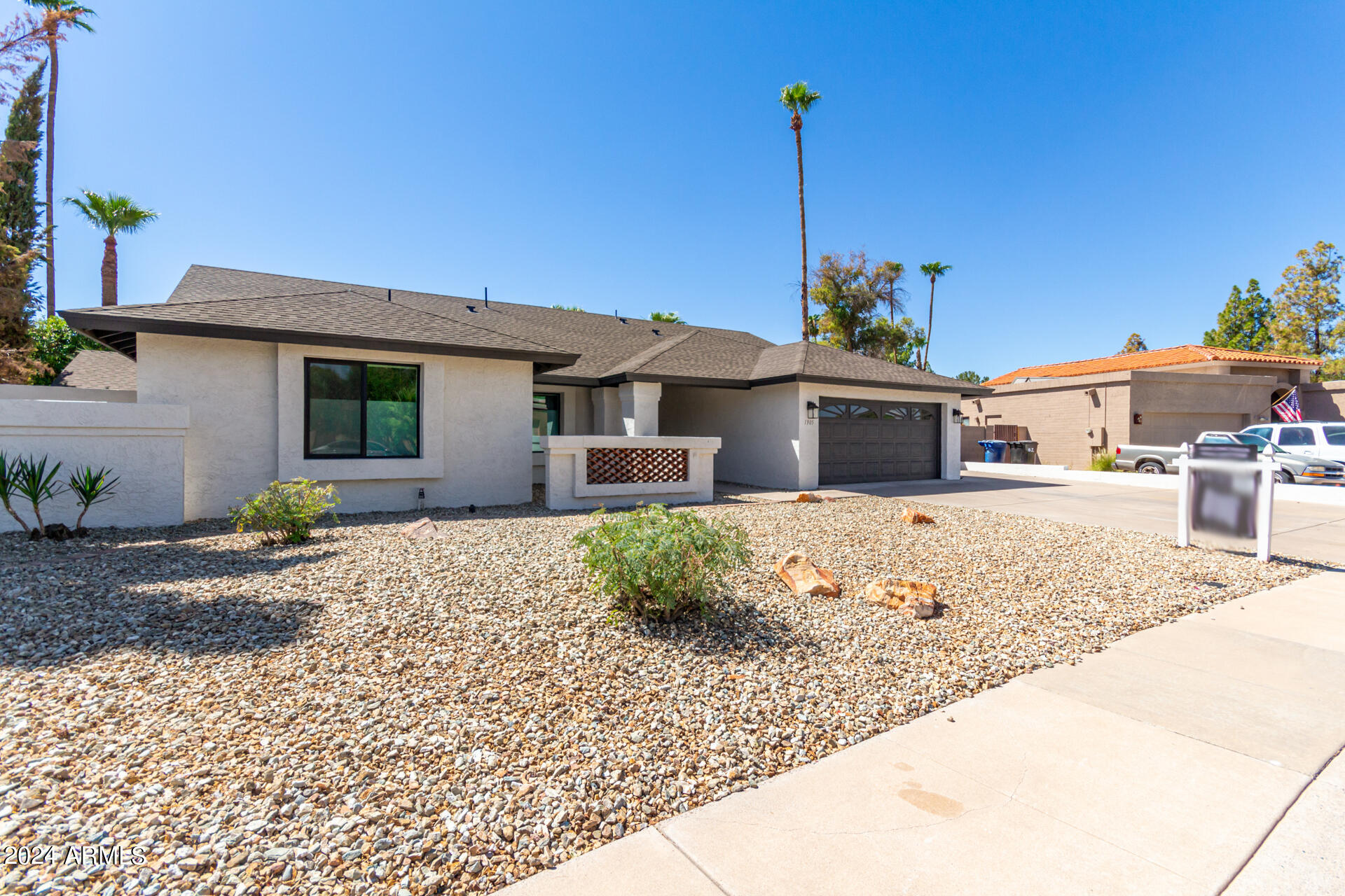 1905 E MYRNA Lane