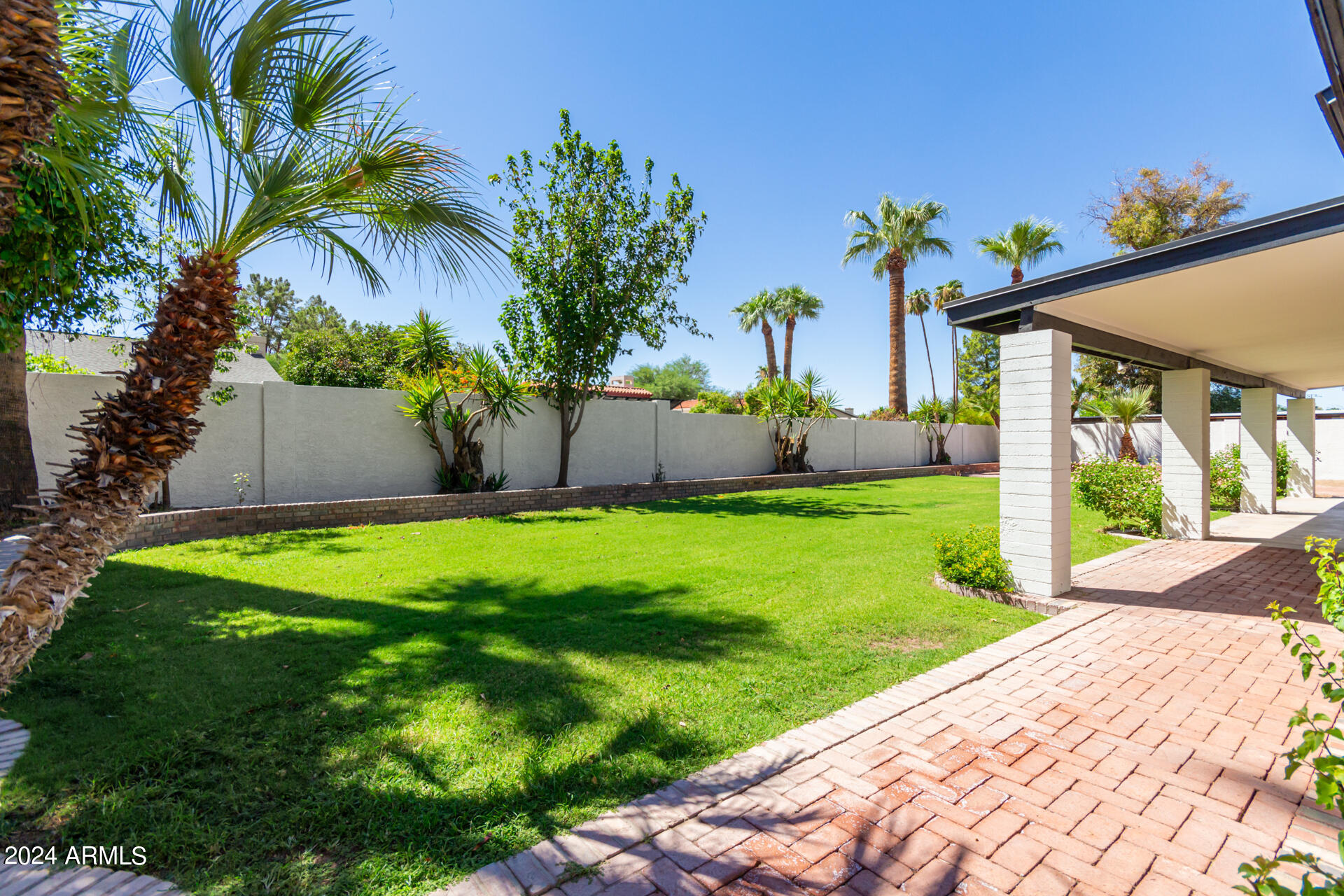 1905 E MYRNA Lane