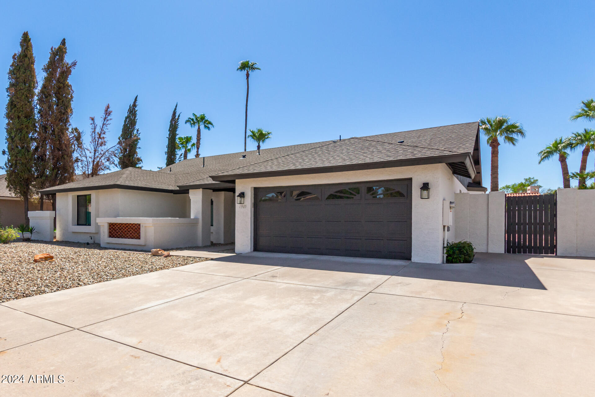 1905 E MYRNA Lane