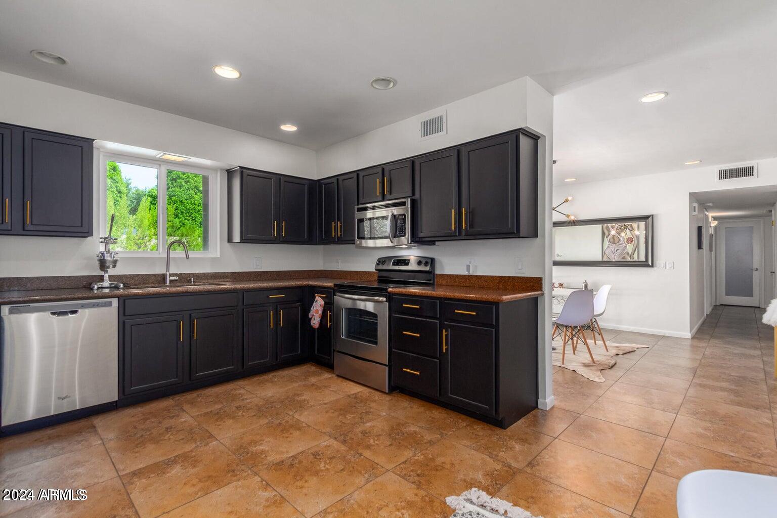 4717 N 33RD Place