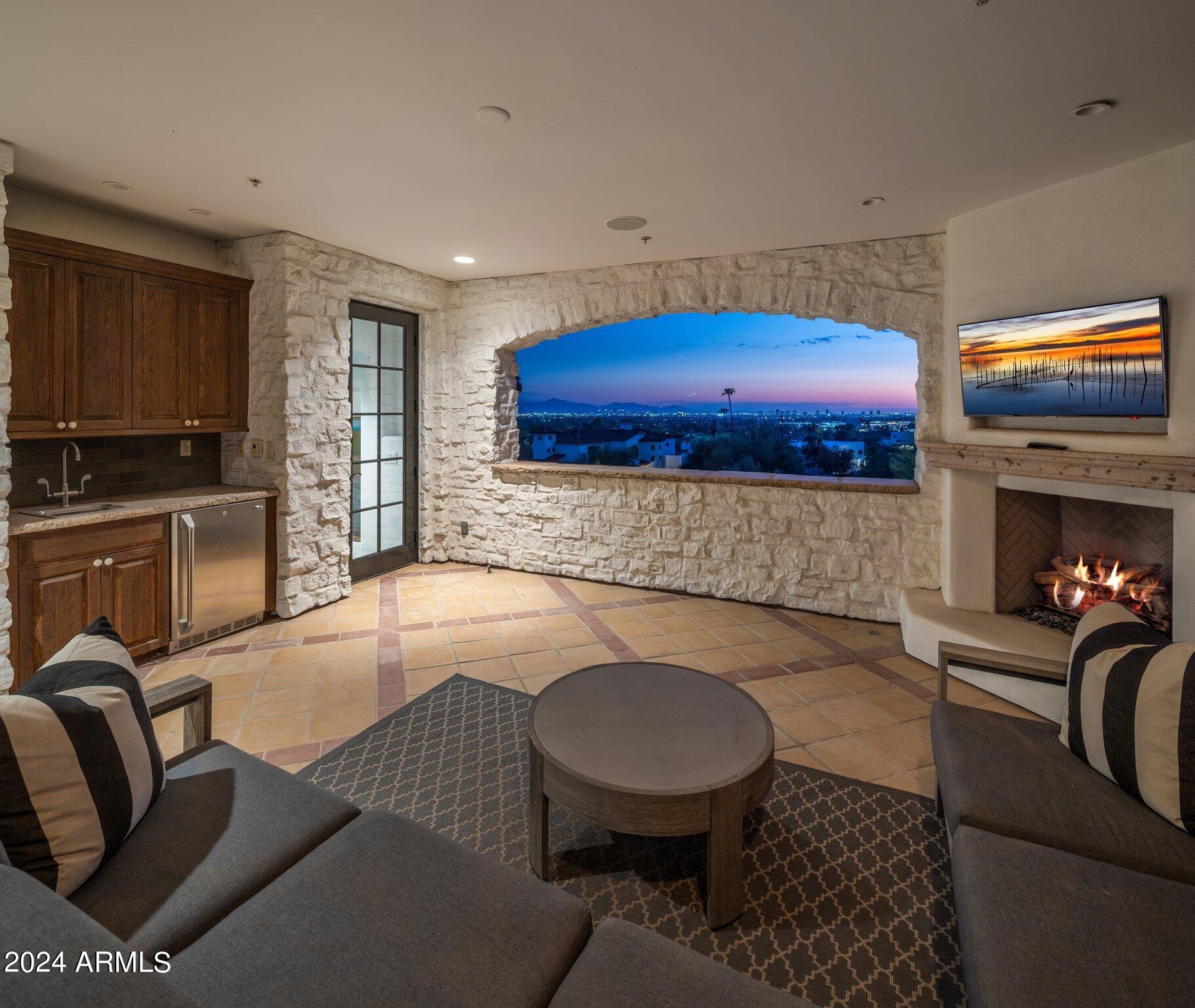 5201 N Saddle Rock Drive