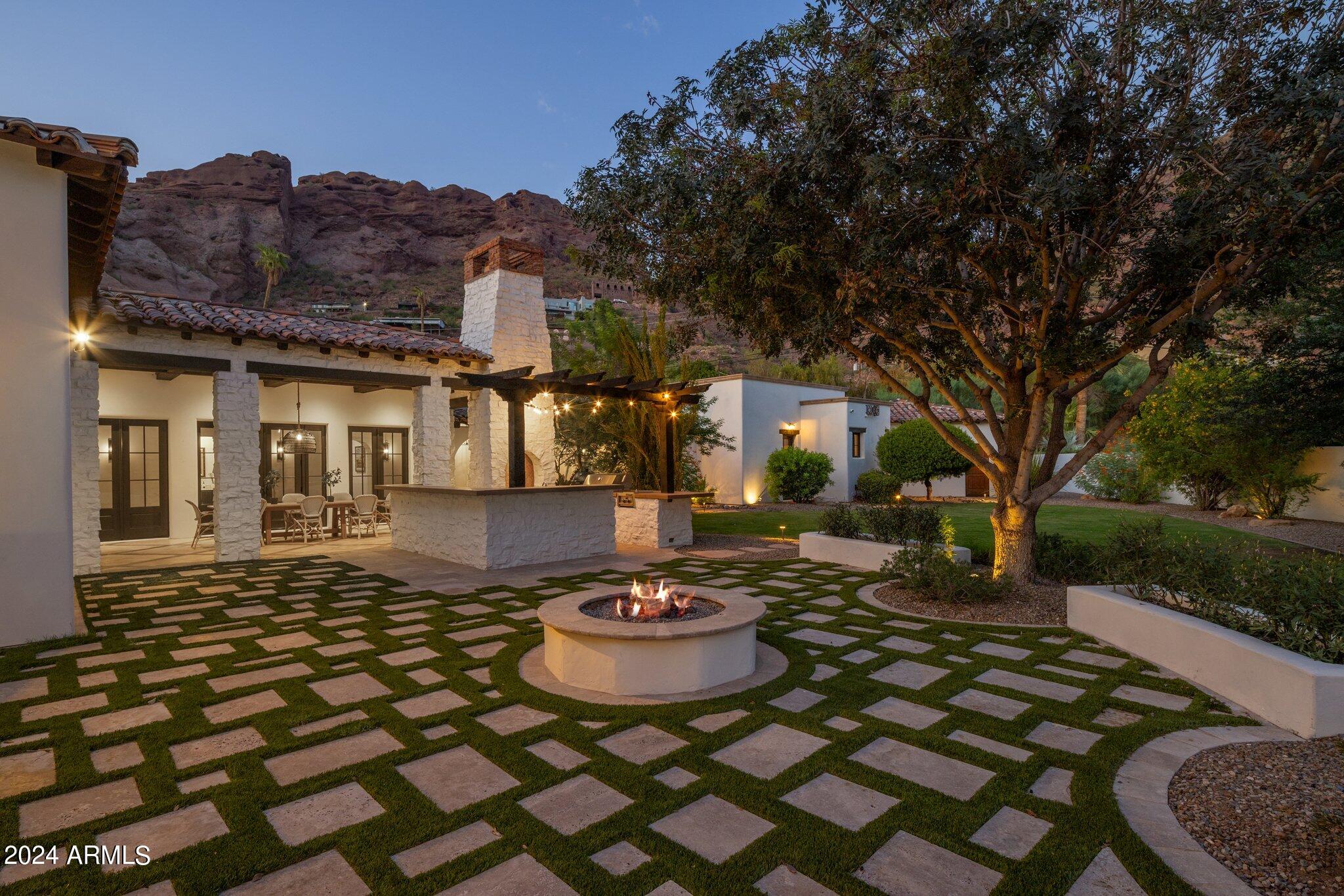 5201 N Saddle Rock Drive