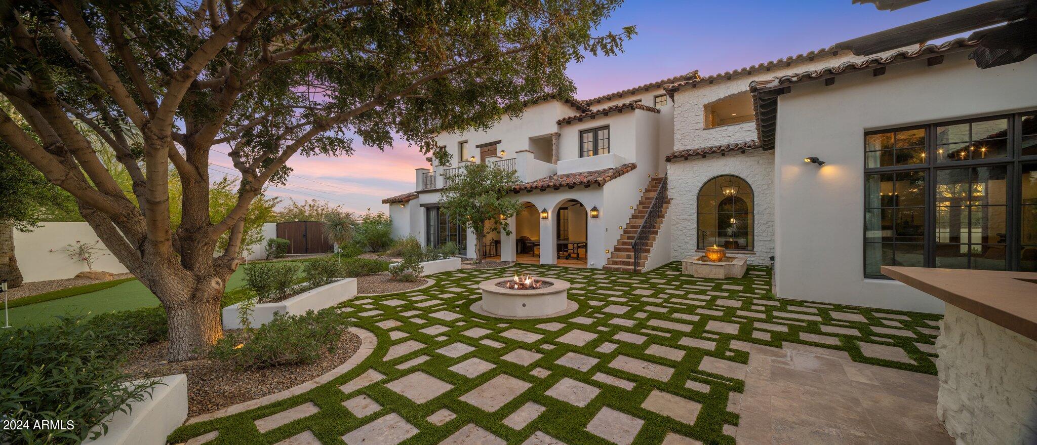 5201 N Saddle Rock Drive