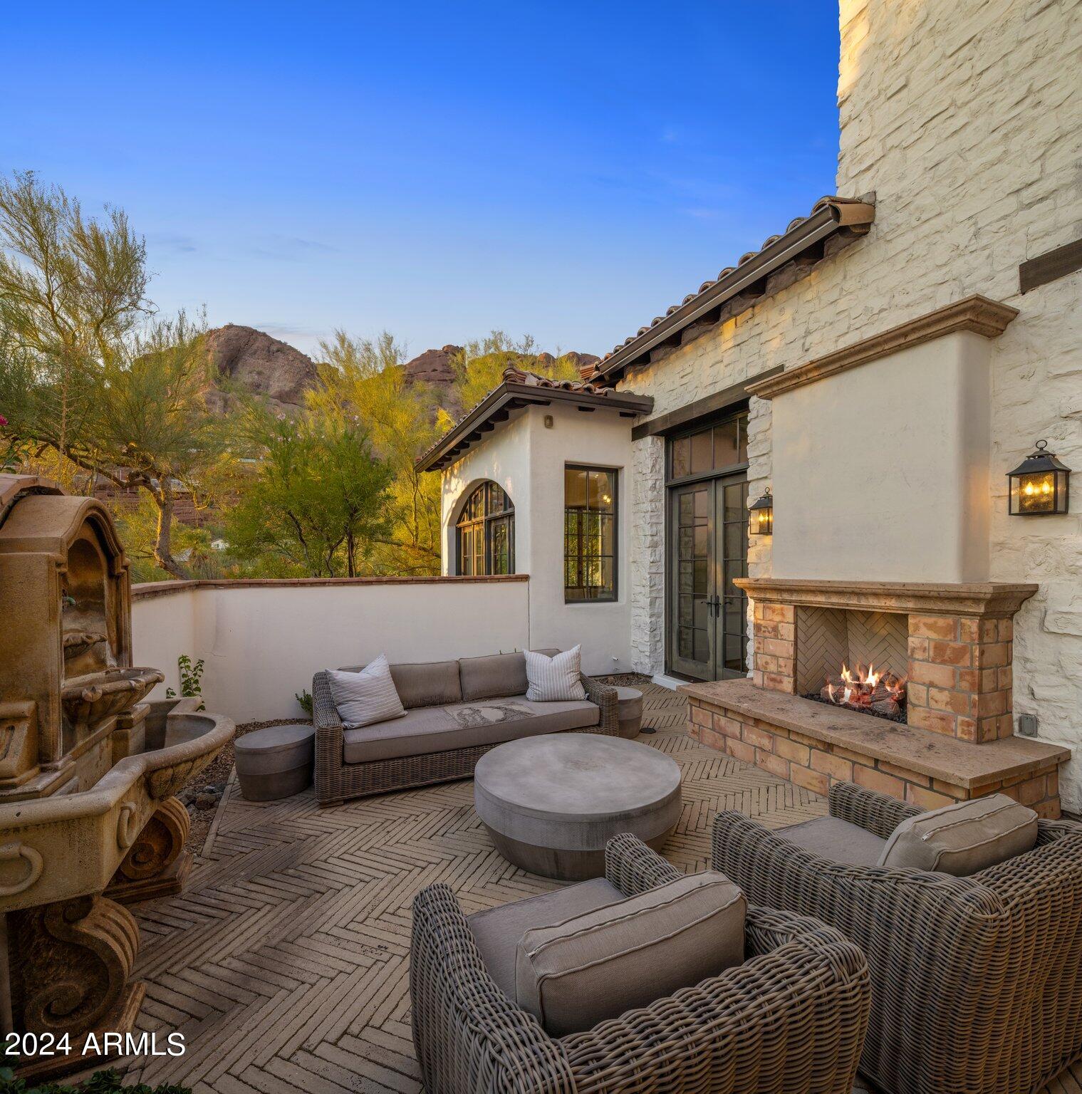 5201 N Saddle Rock Drive