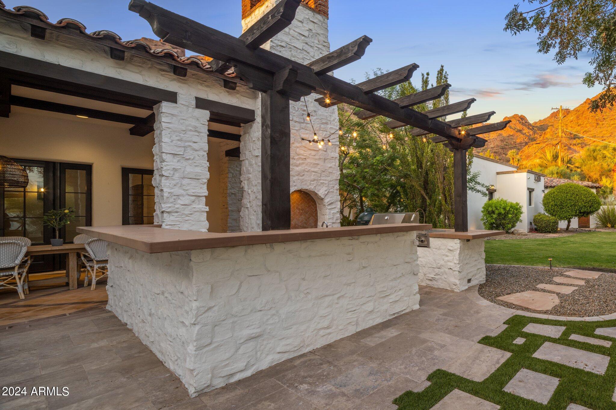 5201 N Saddle Rock Drive