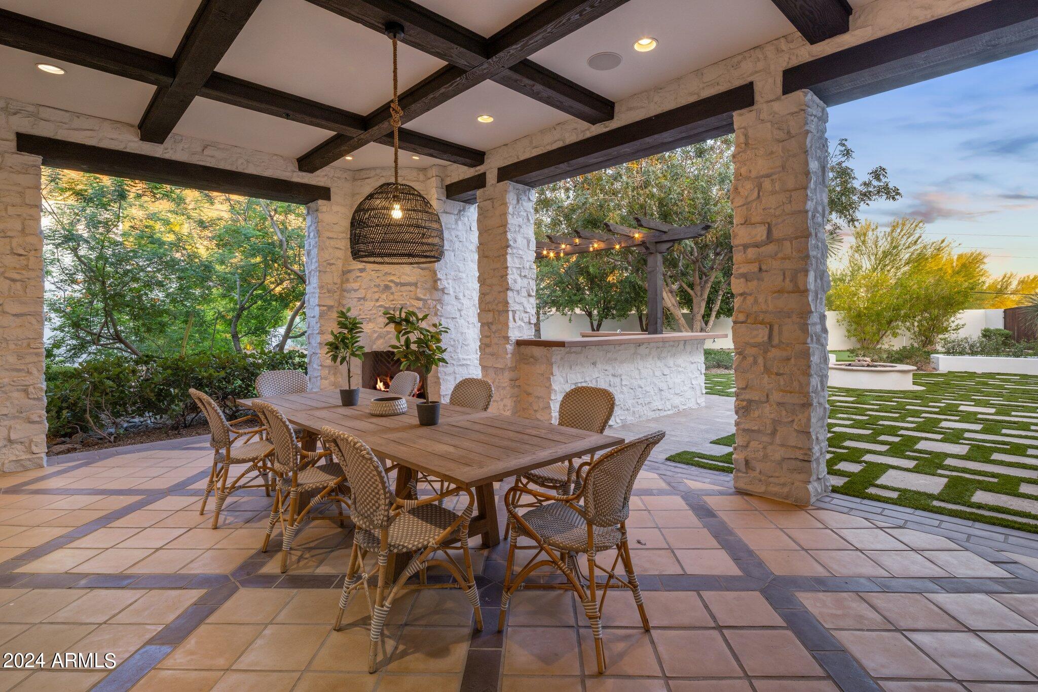 5201 N Saddle Rock Drive