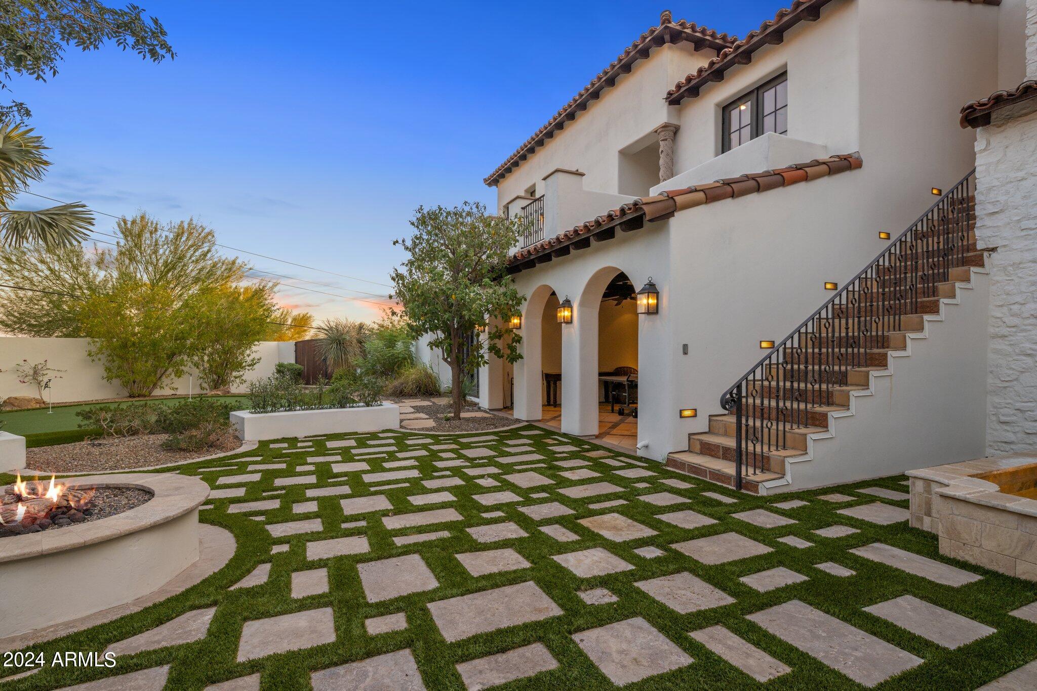 5201 N Saddle Rock Drive