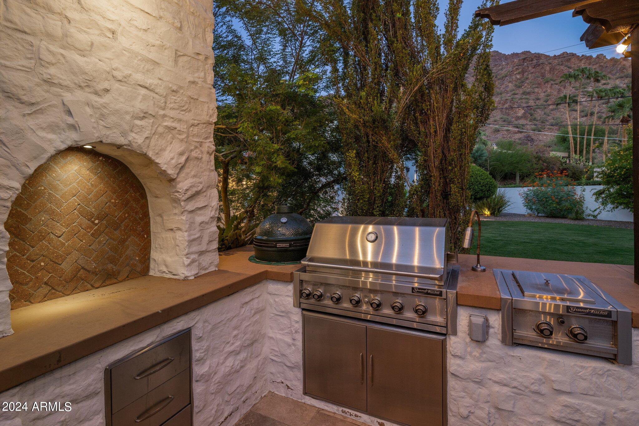 5201 N Saddle Rock Drive