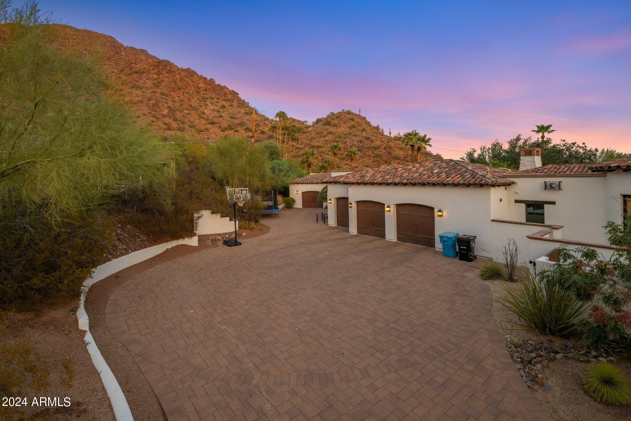 5201 N Saddle Rock Drive