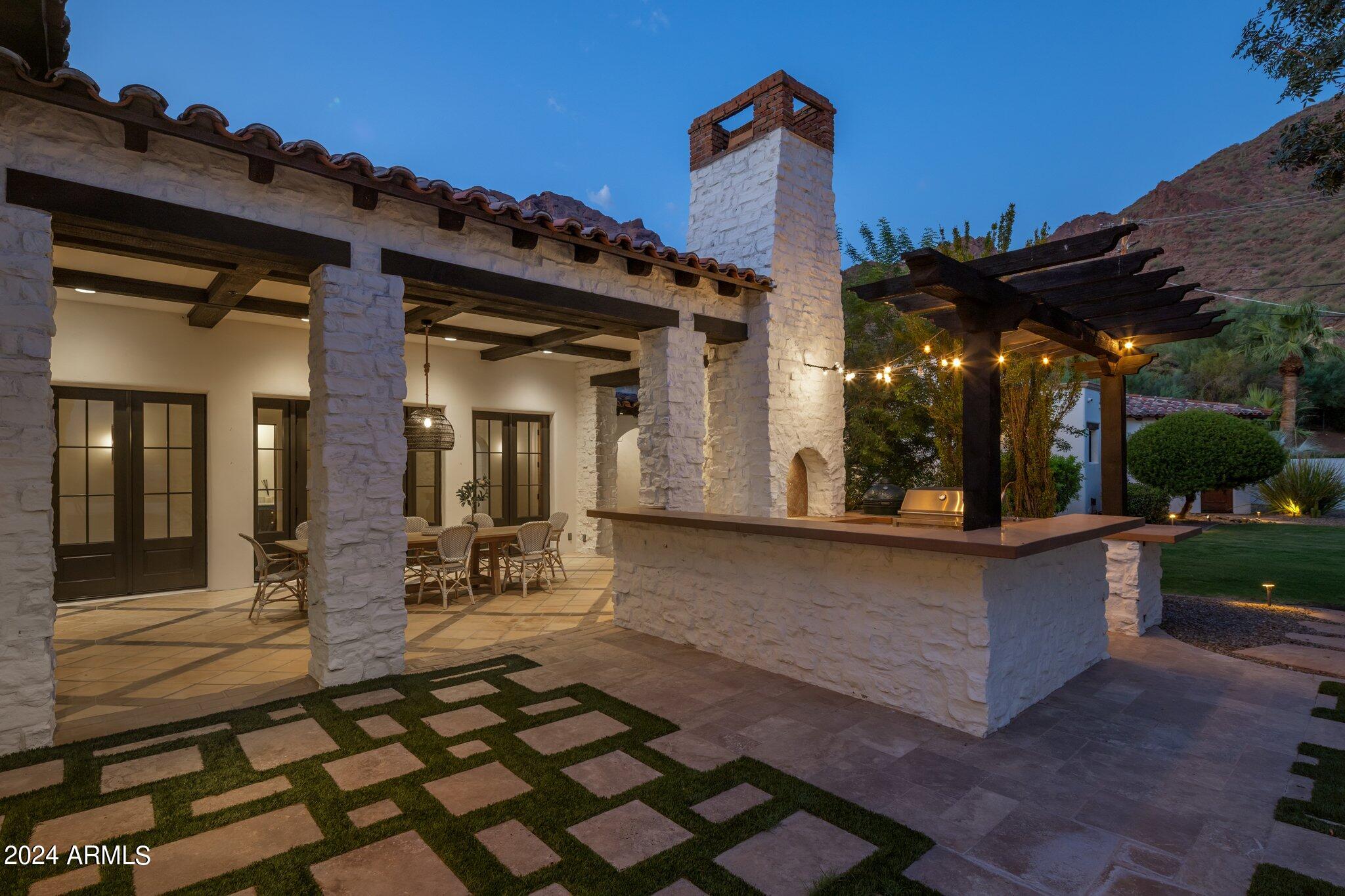 5201 N Saddle Rock Drive