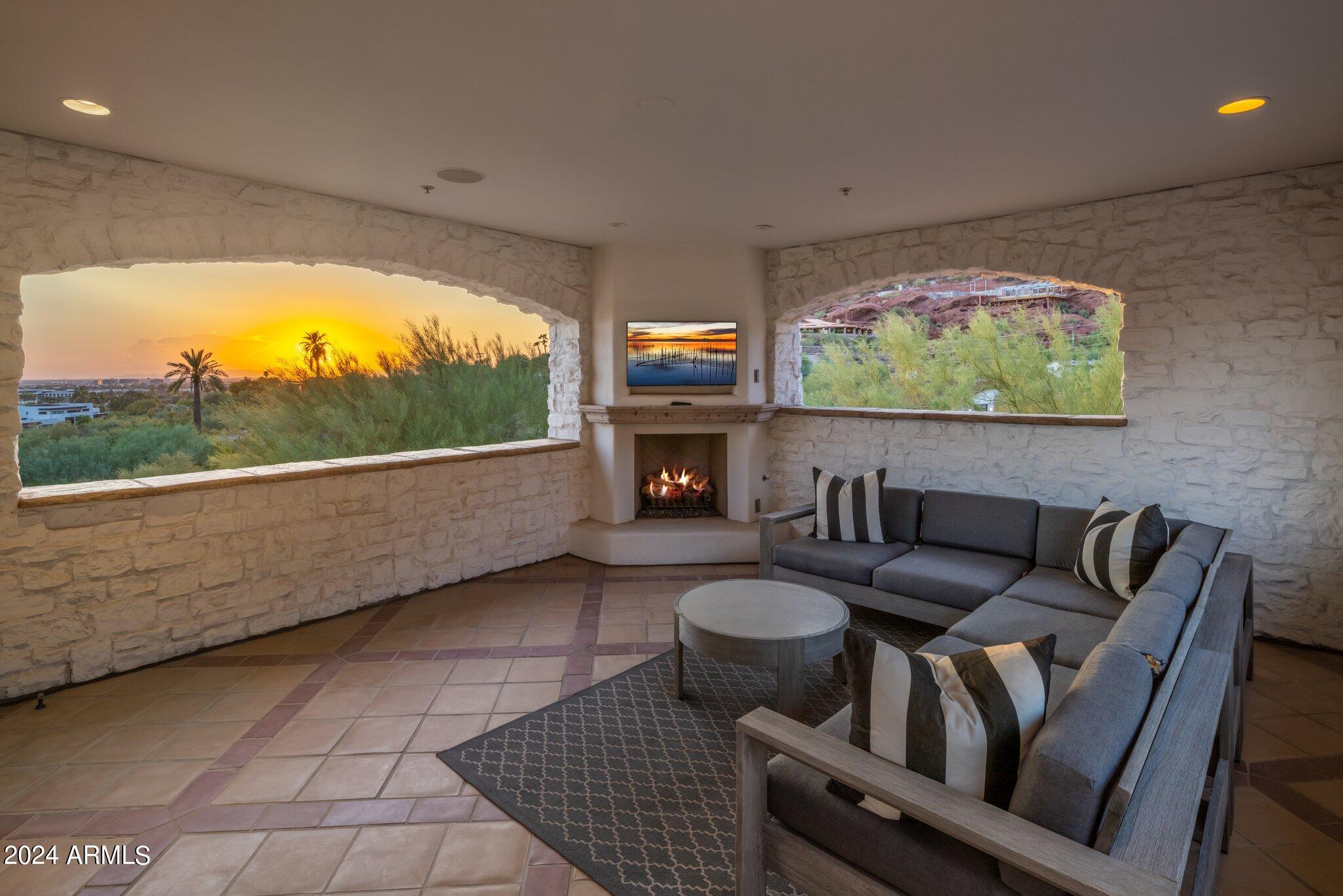 5201 N Saddle Rock Drive