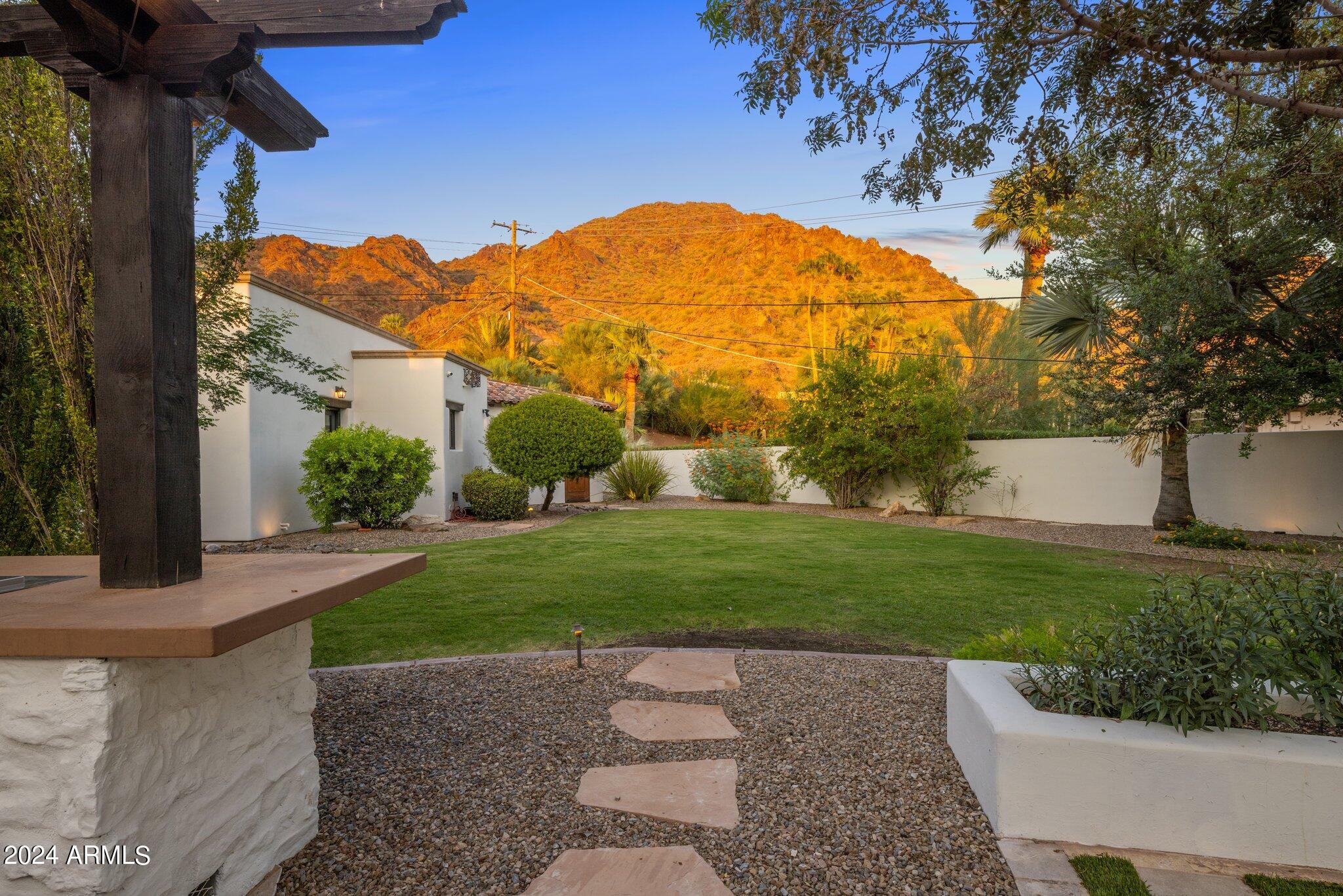 5201 N Saddle Rock Drive
