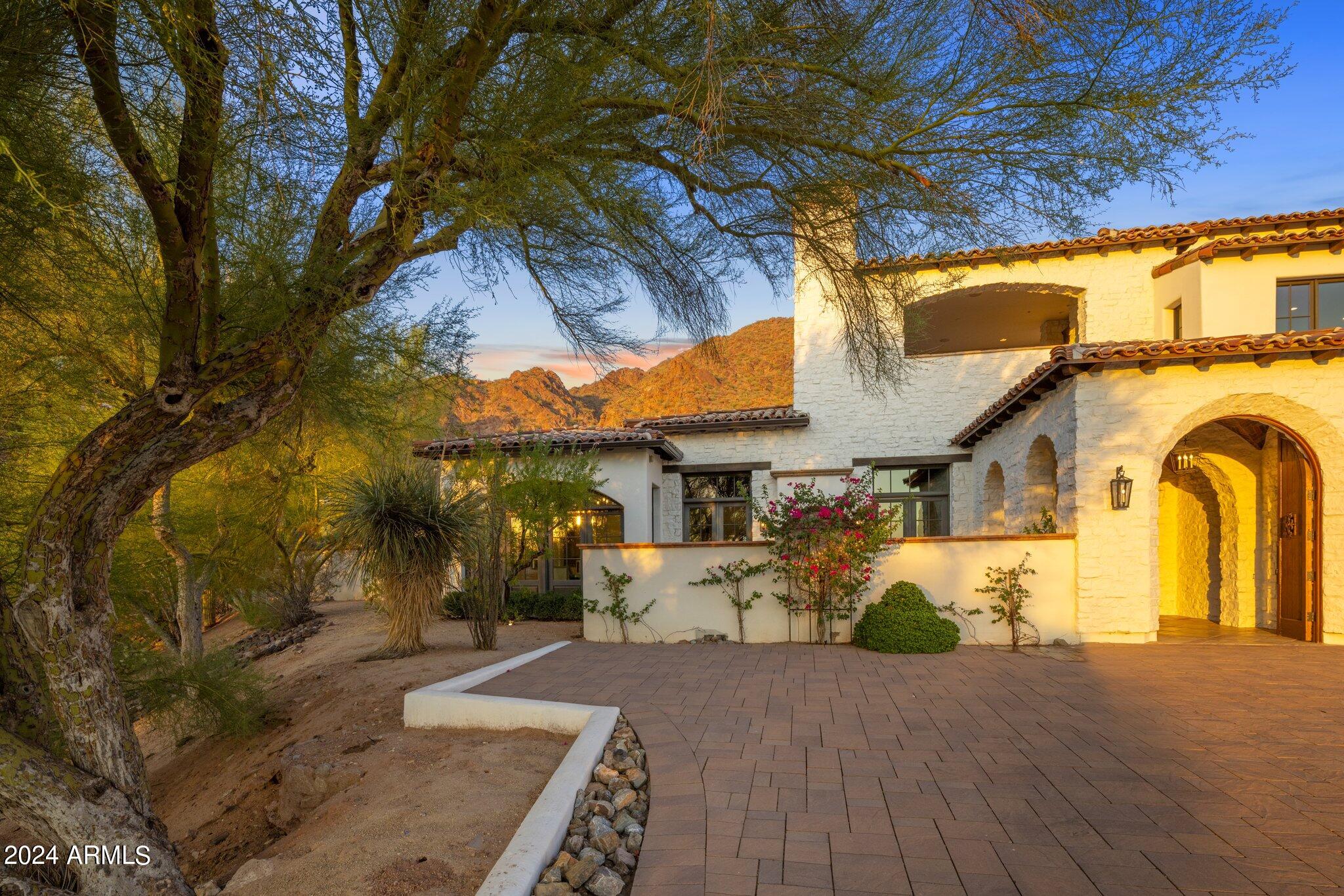 5201 N Saddle Rock Drive