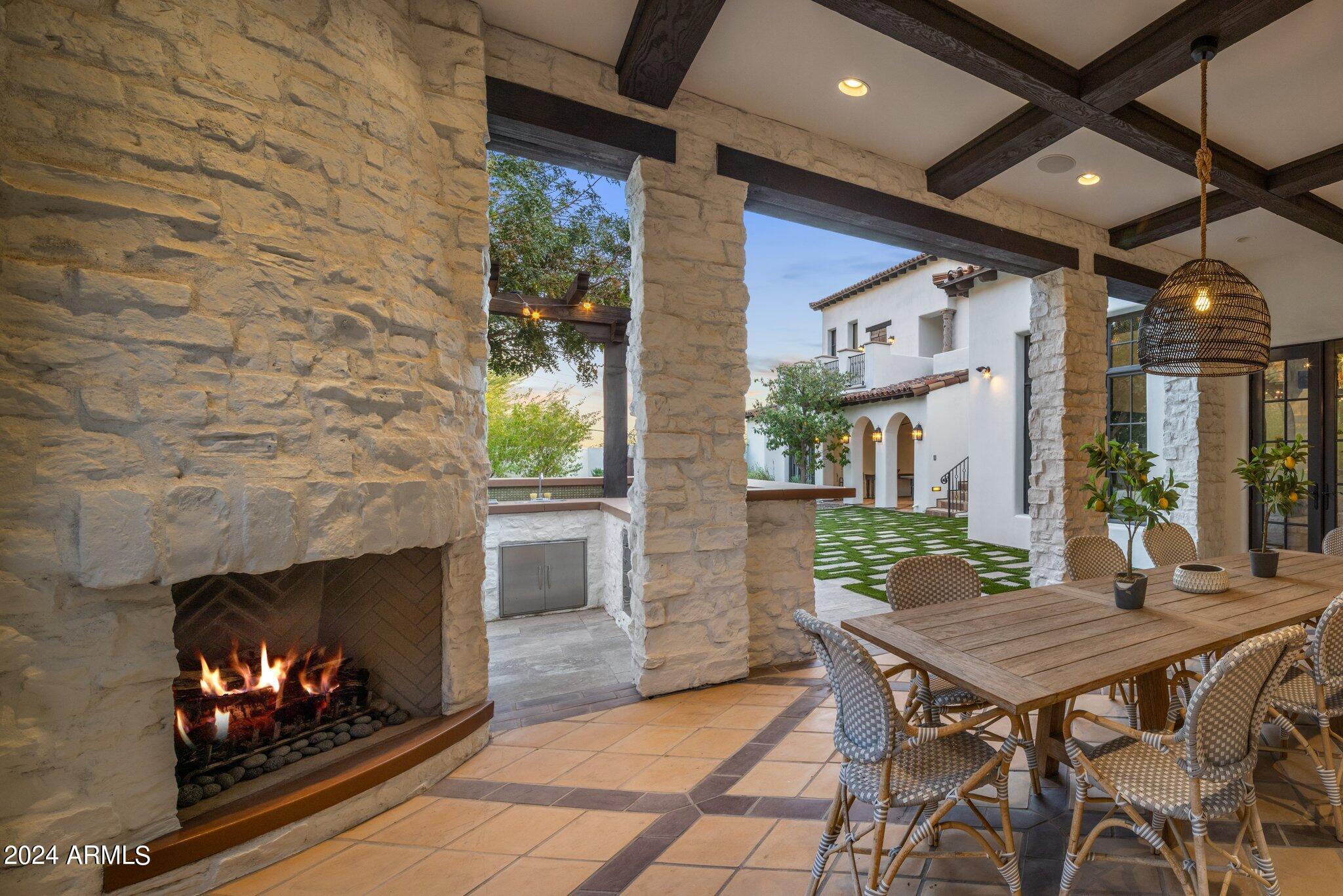 5201 N Saddle Rock Drive
