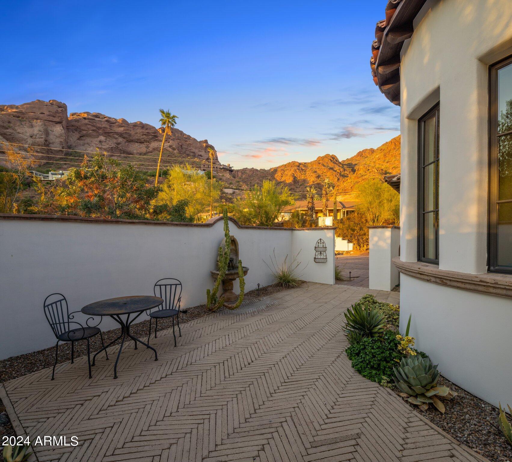 5201 N Saddle Rock Drive