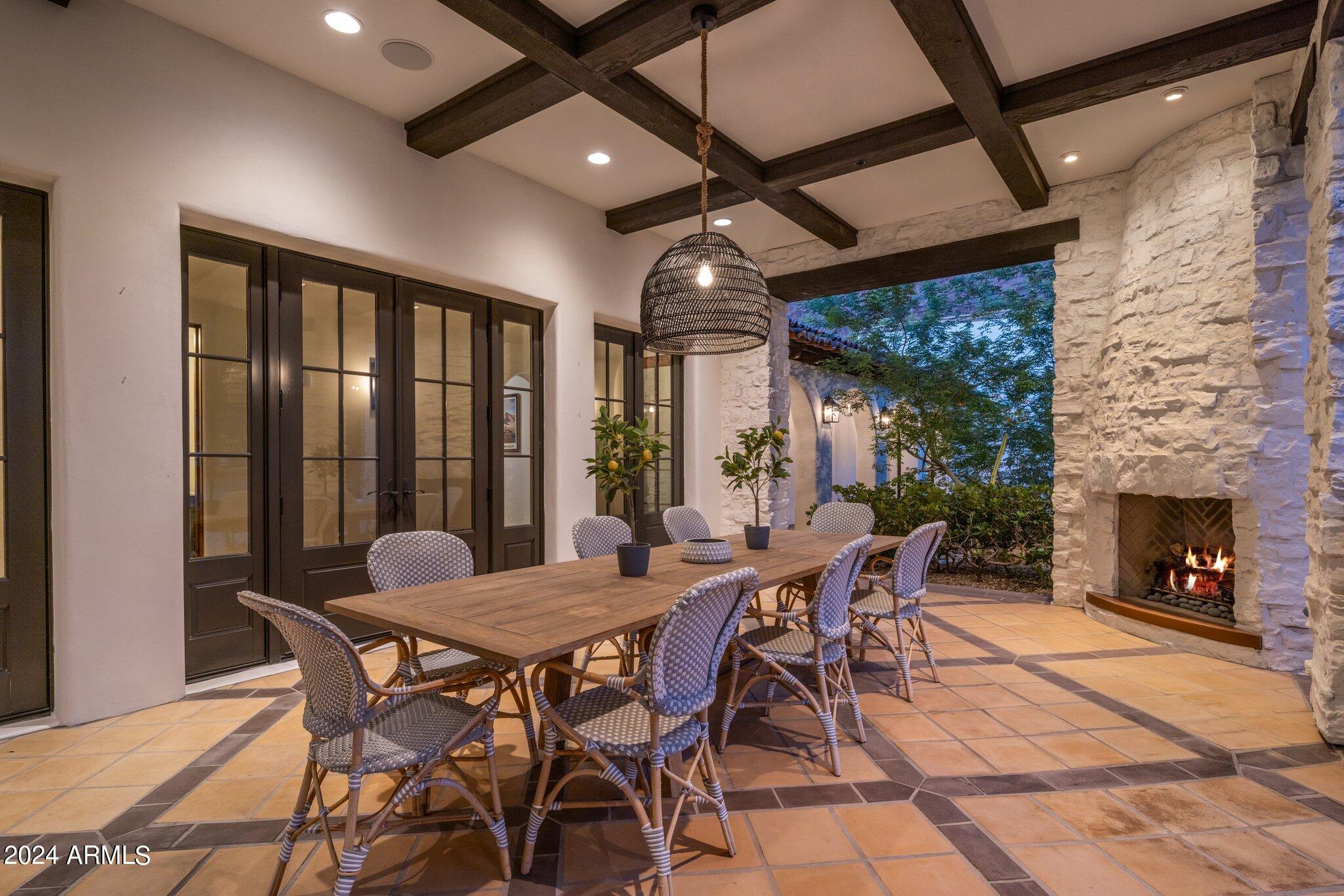 5201 N Saddle Rock Drive
