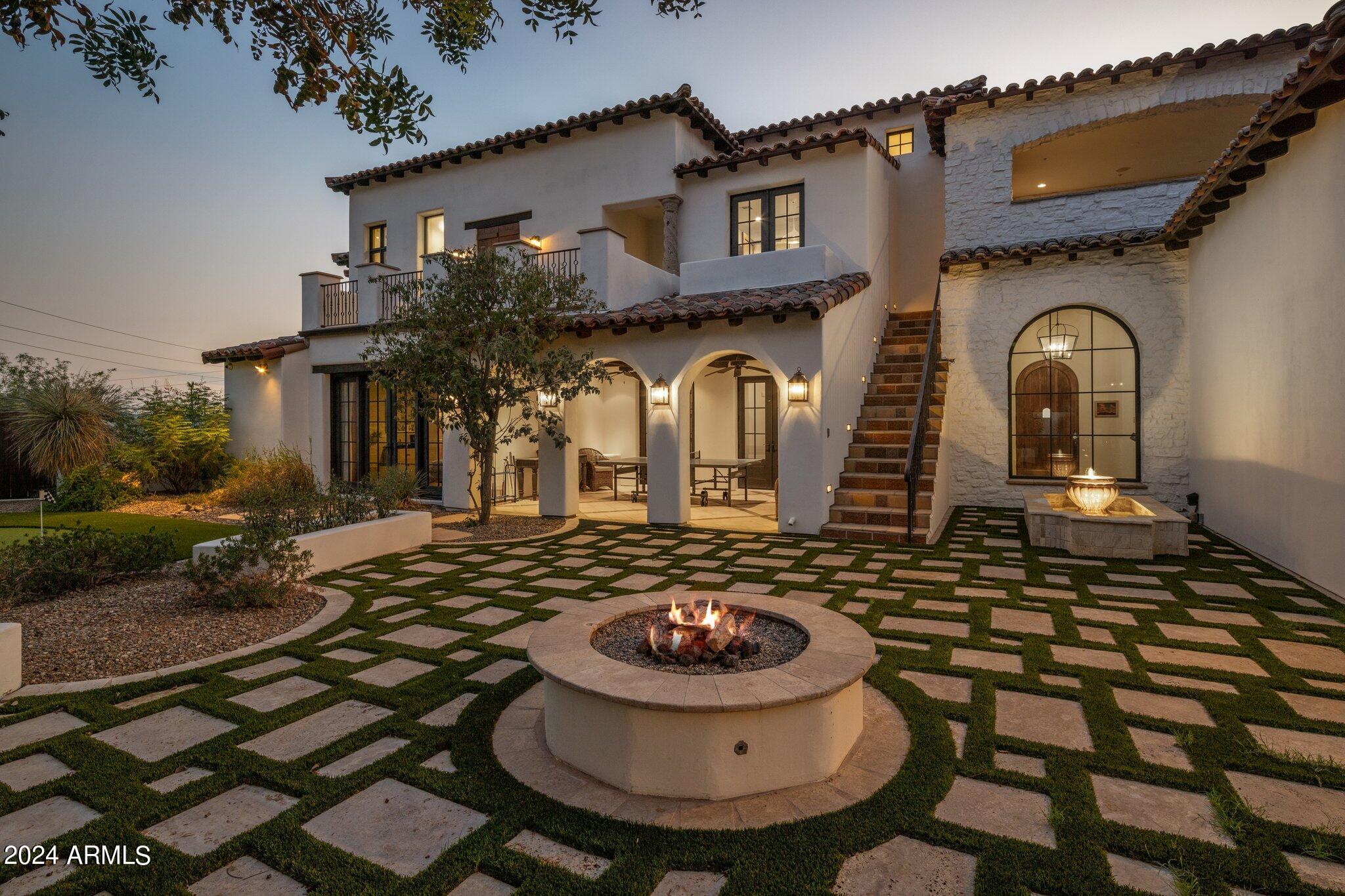 5201 N Saddle Rock Drive