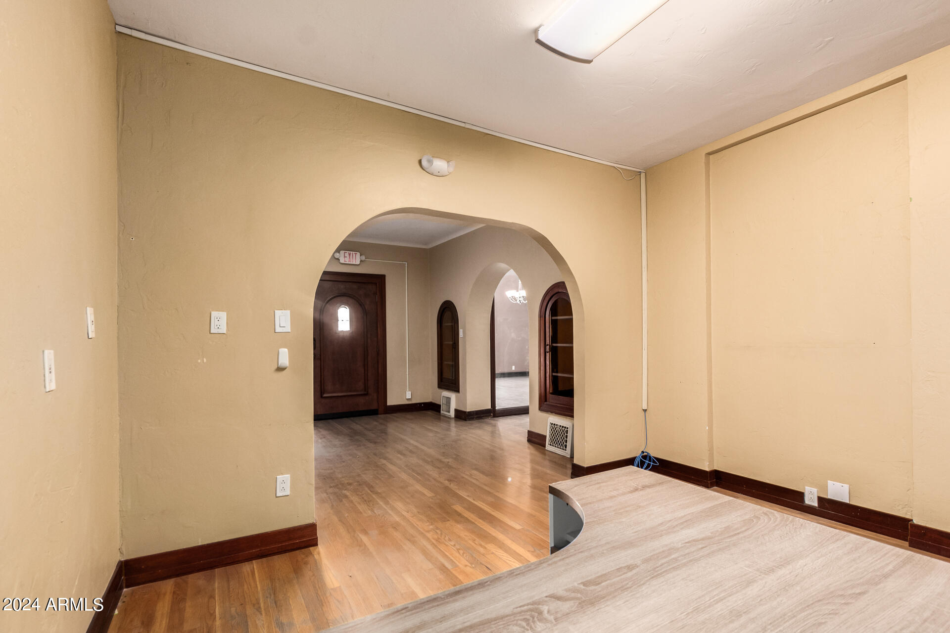319 E PALM Lane