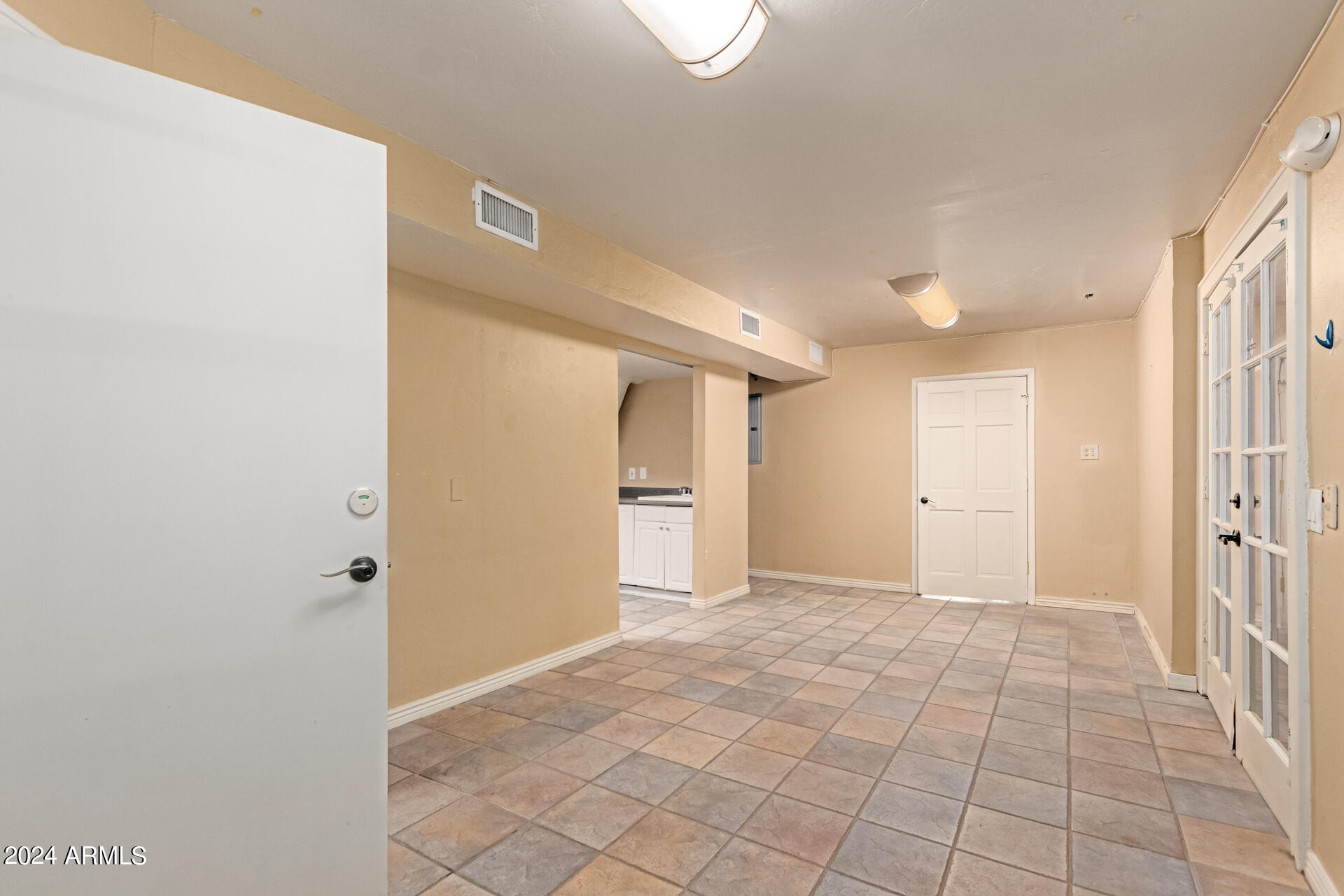 319 E PALM Lane