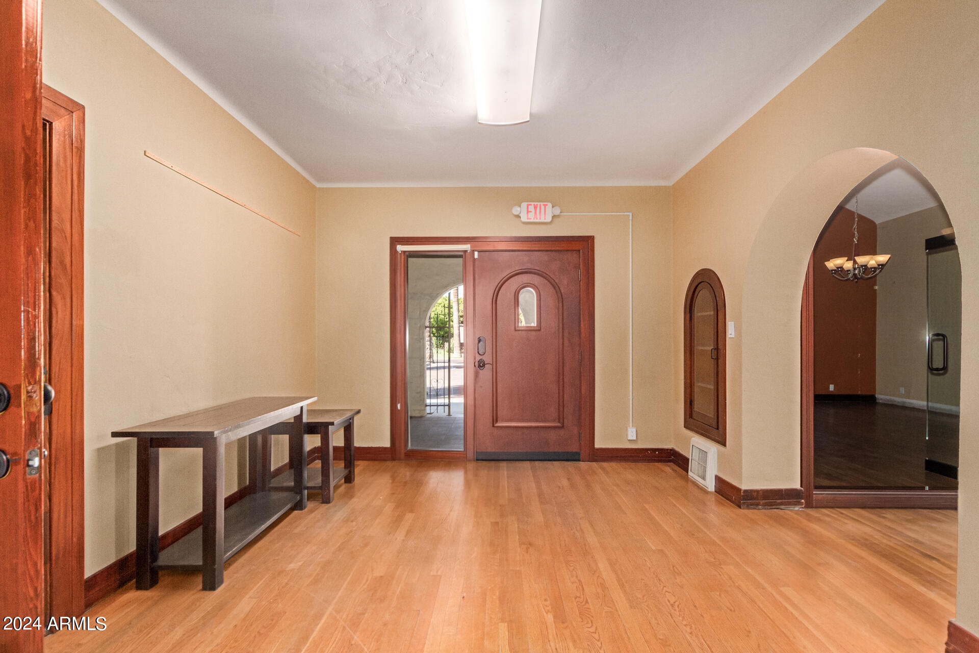 319 E PALM Lane