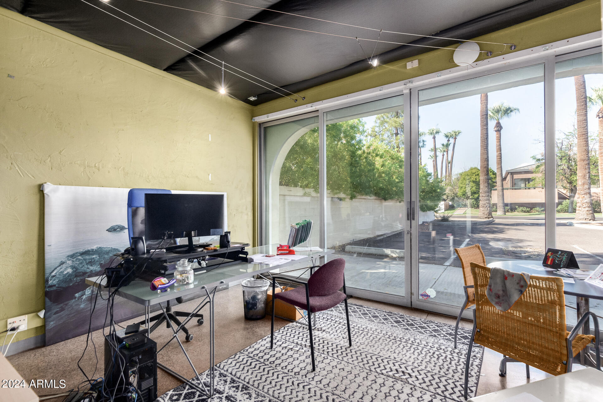 319 E PALM Lane