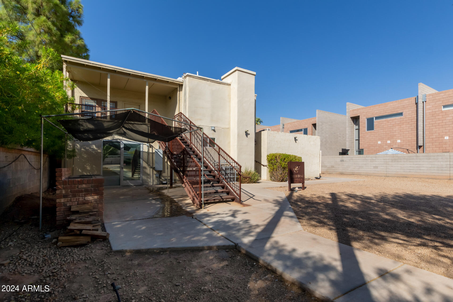 319 E PALM Lane