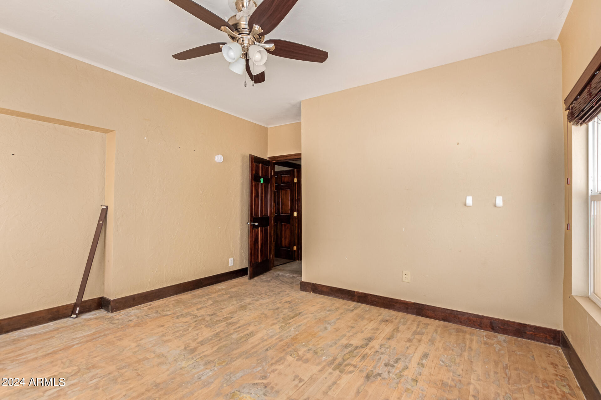 319 E PALM Lane