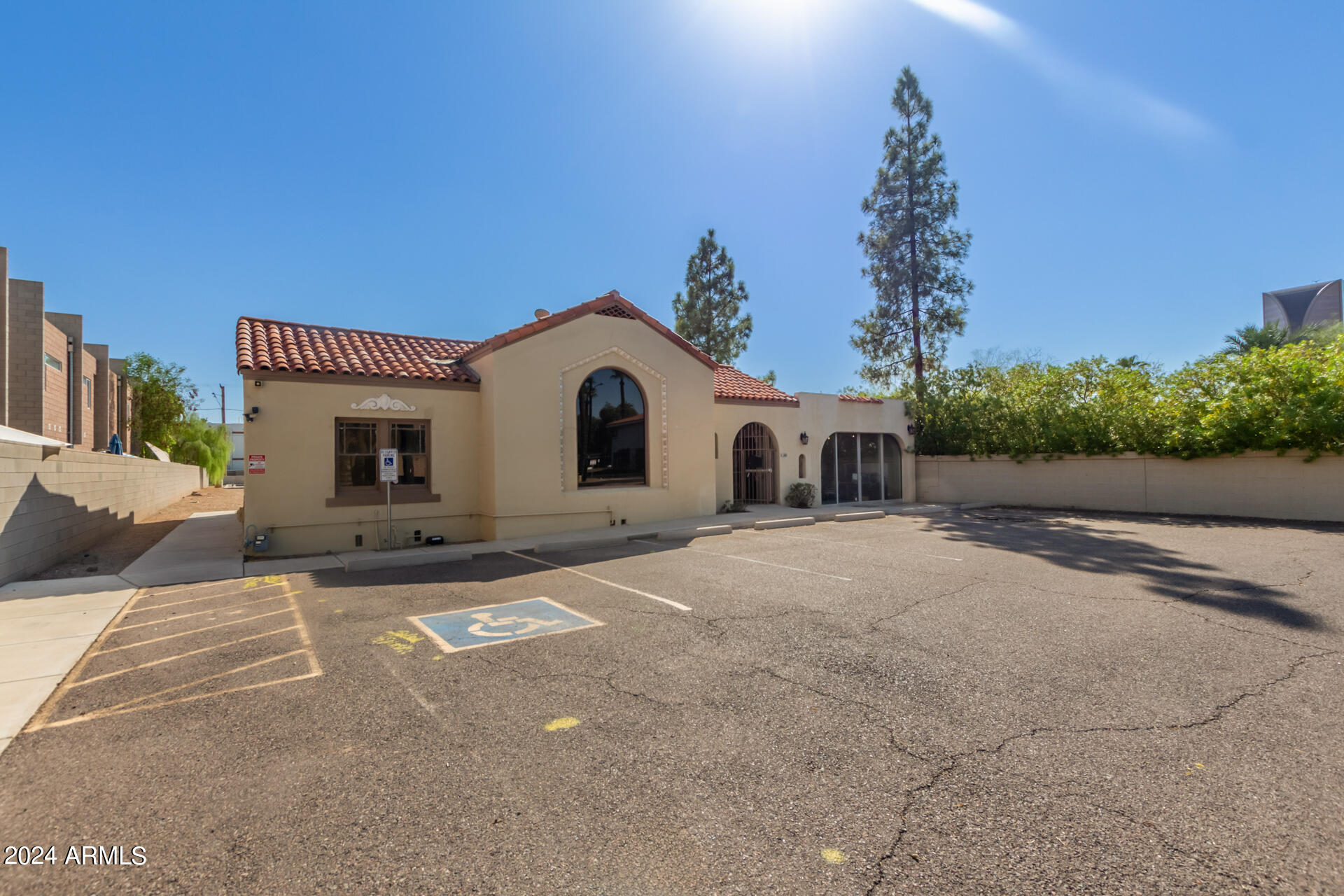 319 E PALM Lane