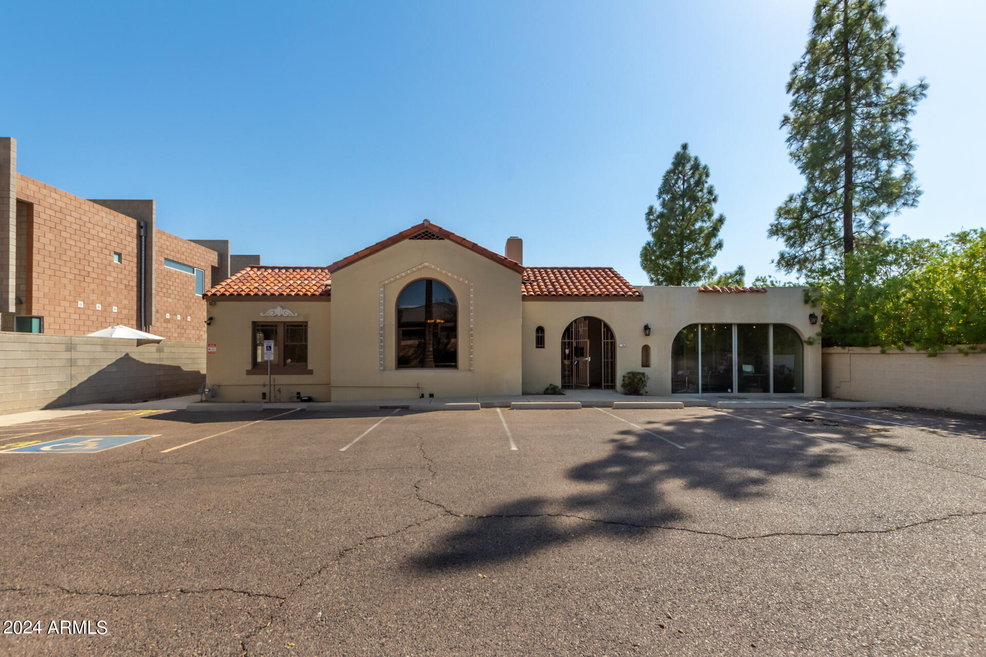 319 E PALM Lane