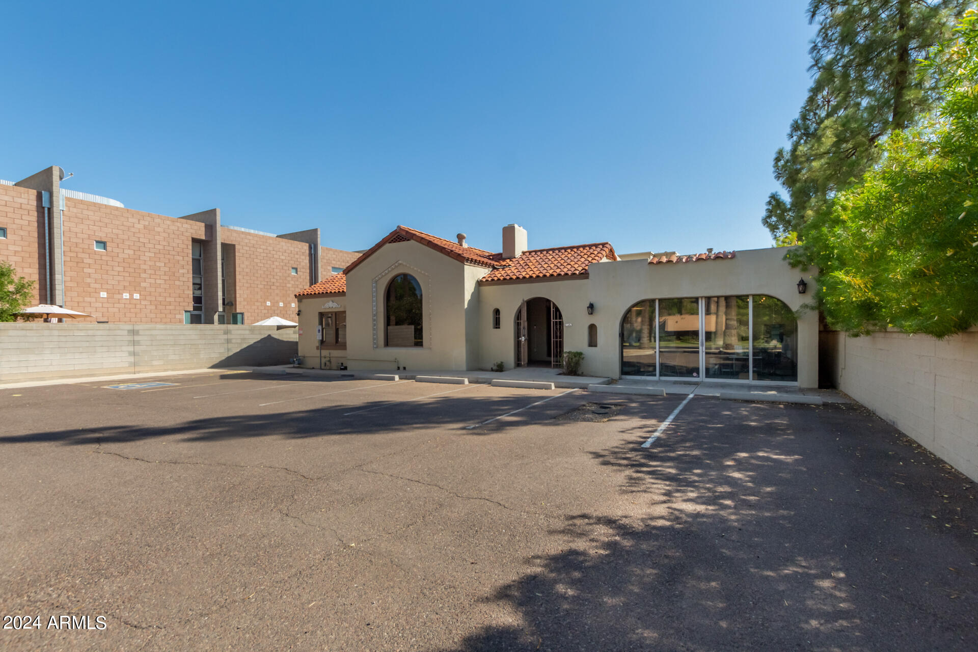 319 E PALM Lane