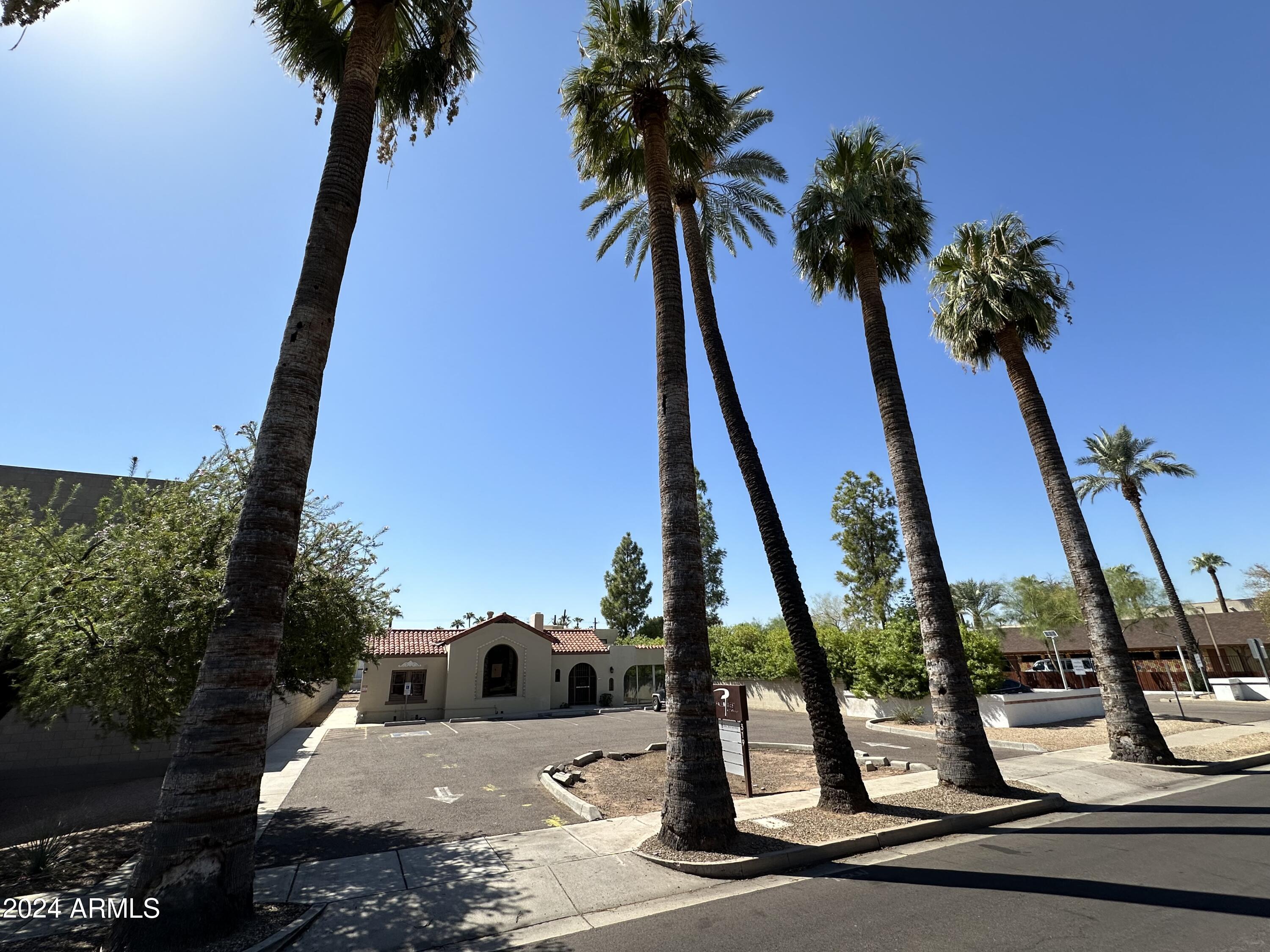 319 E PALM Lane