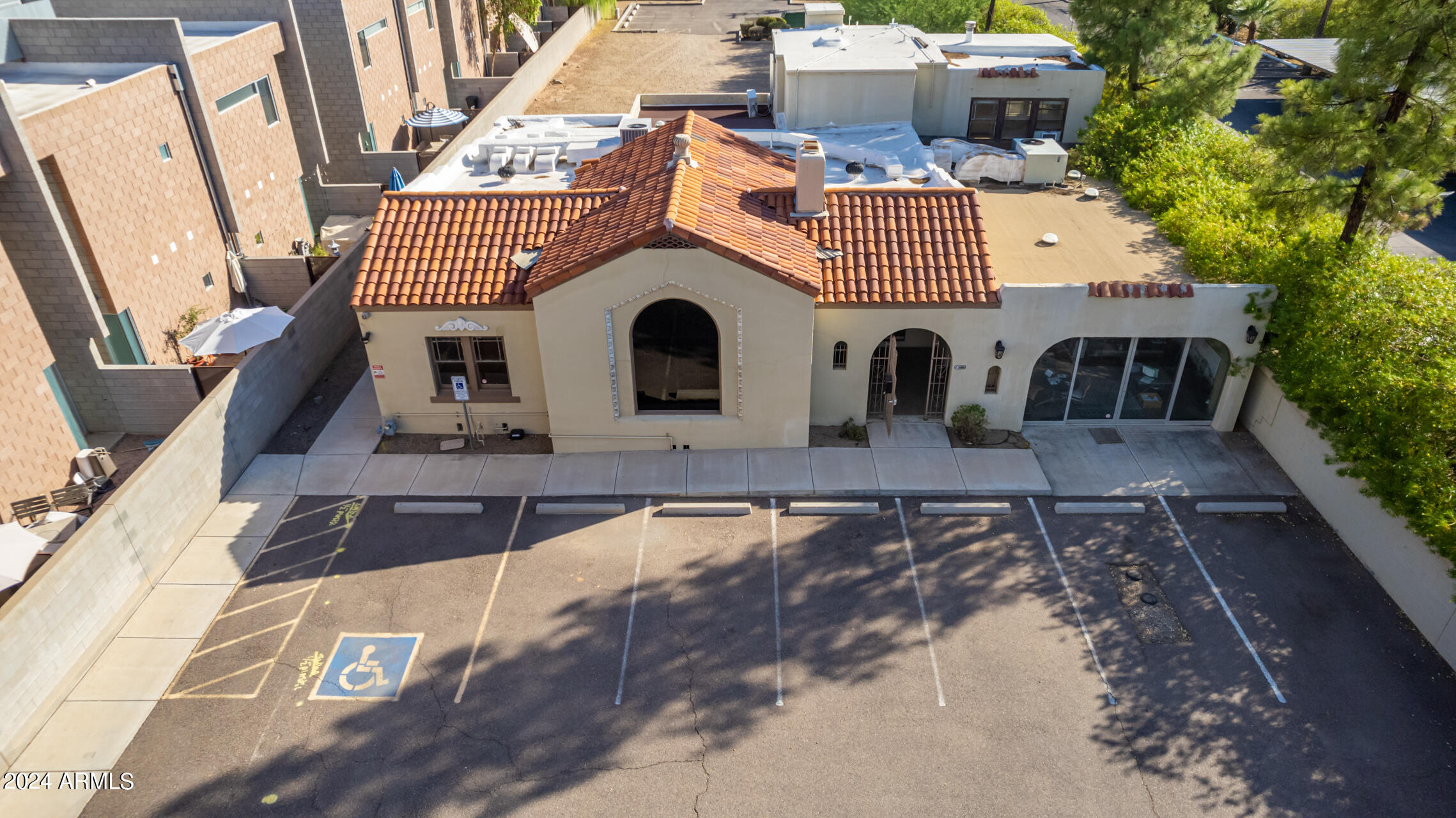319 E PALM Lane
