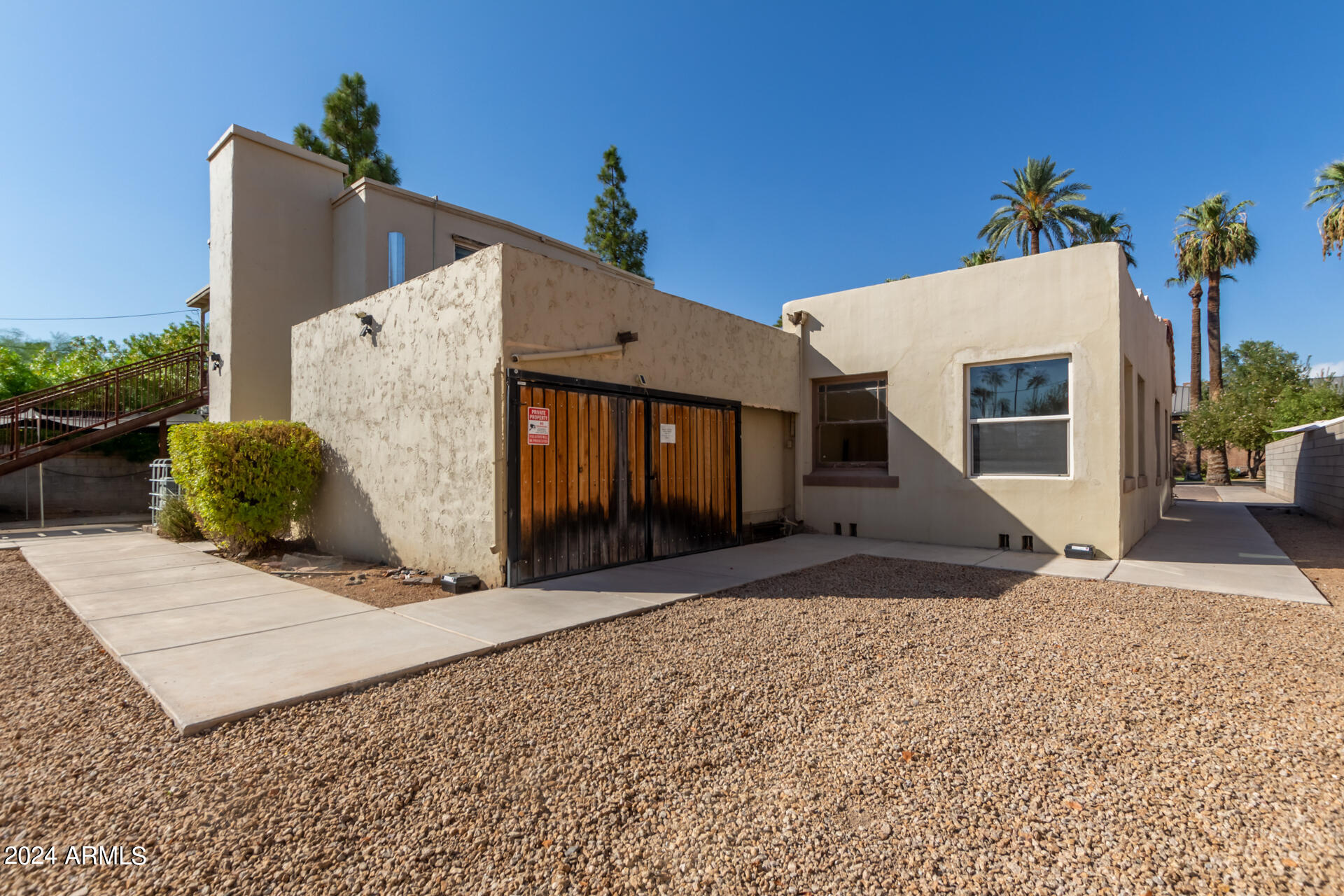 319 E PALM Lane