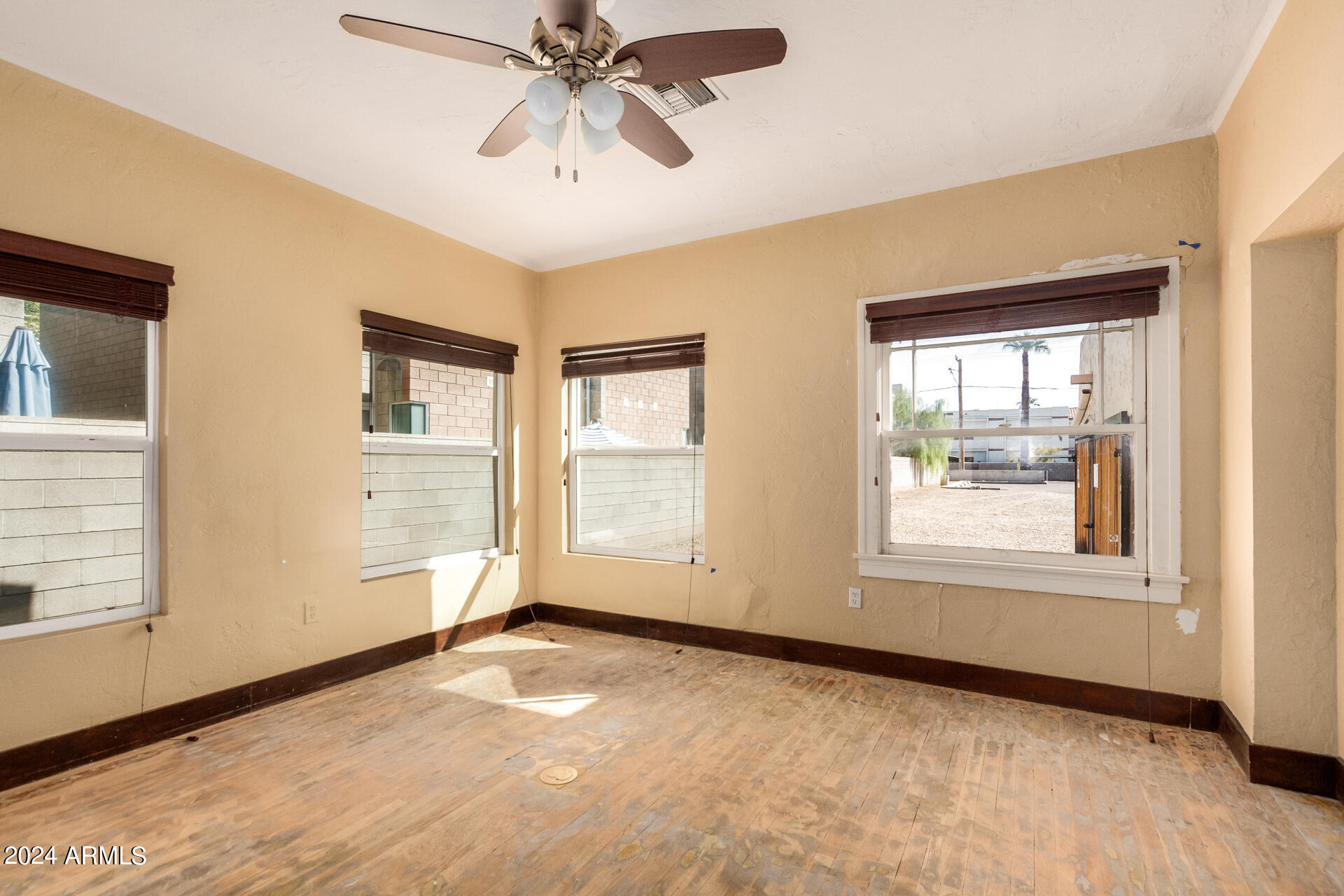 319 E PALM Lane