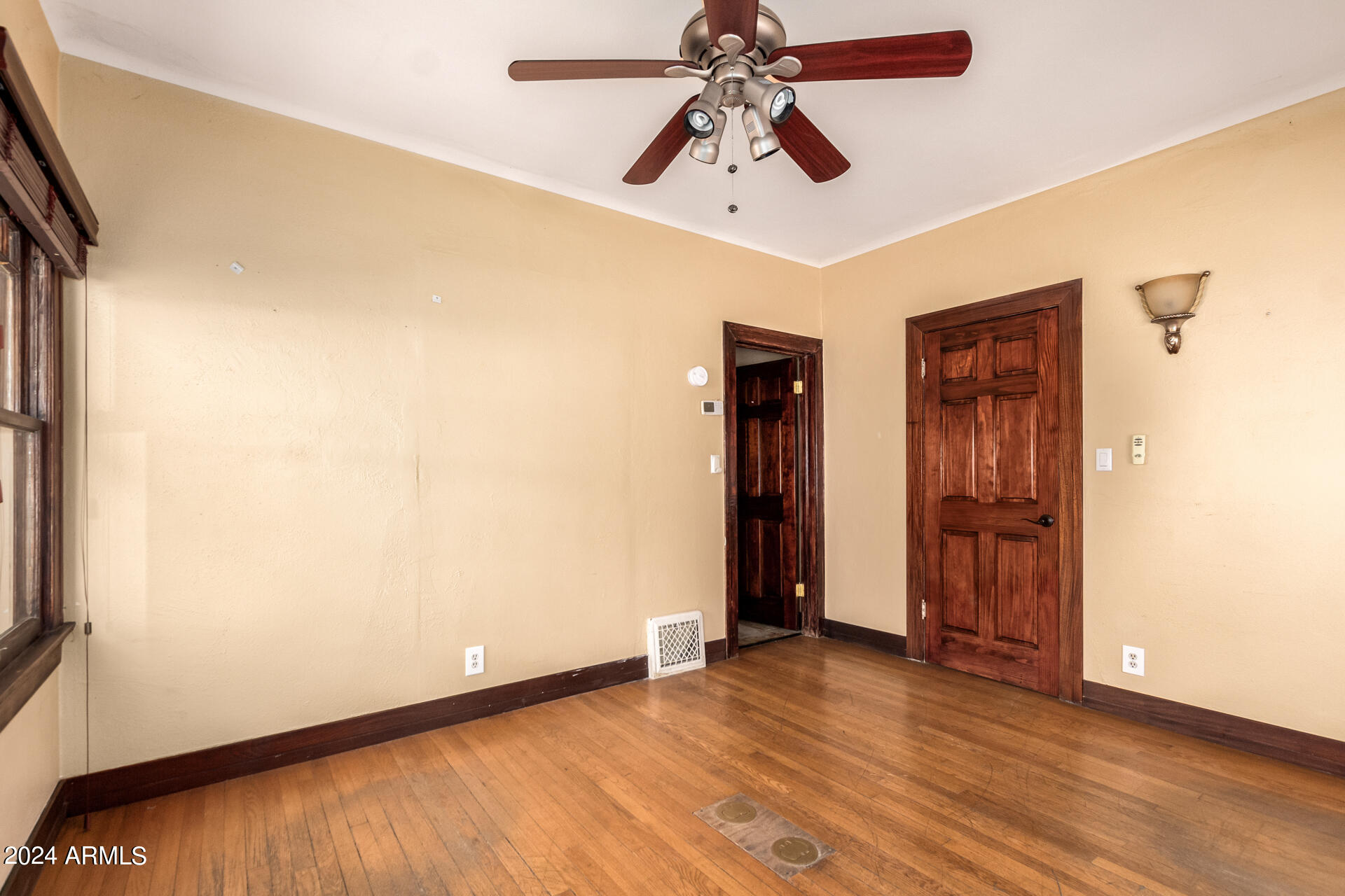 319 E PALM Lane