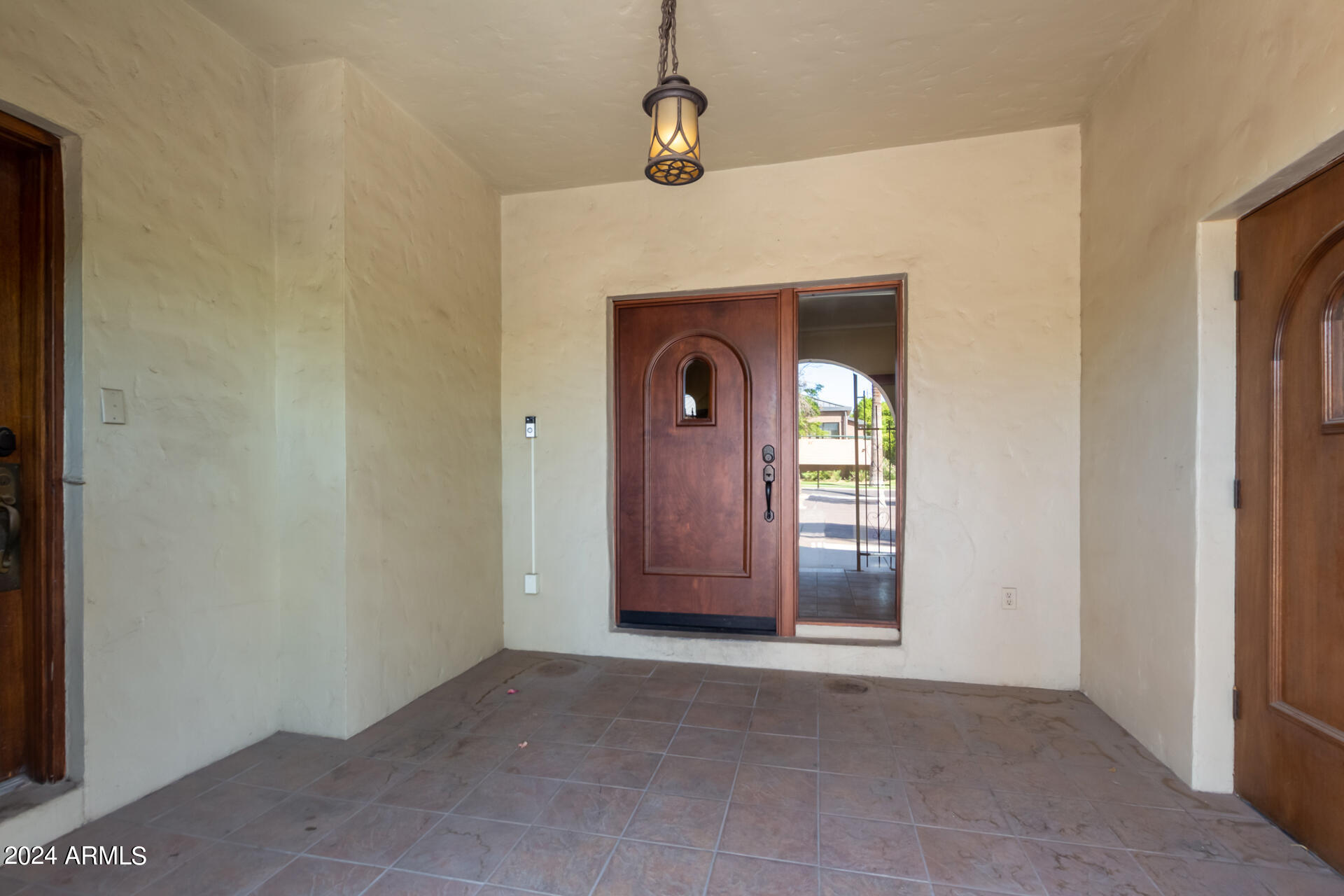 319 E PALM Lane