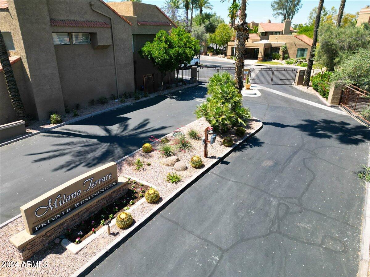 5122 E SHEA Boulevard, 2010