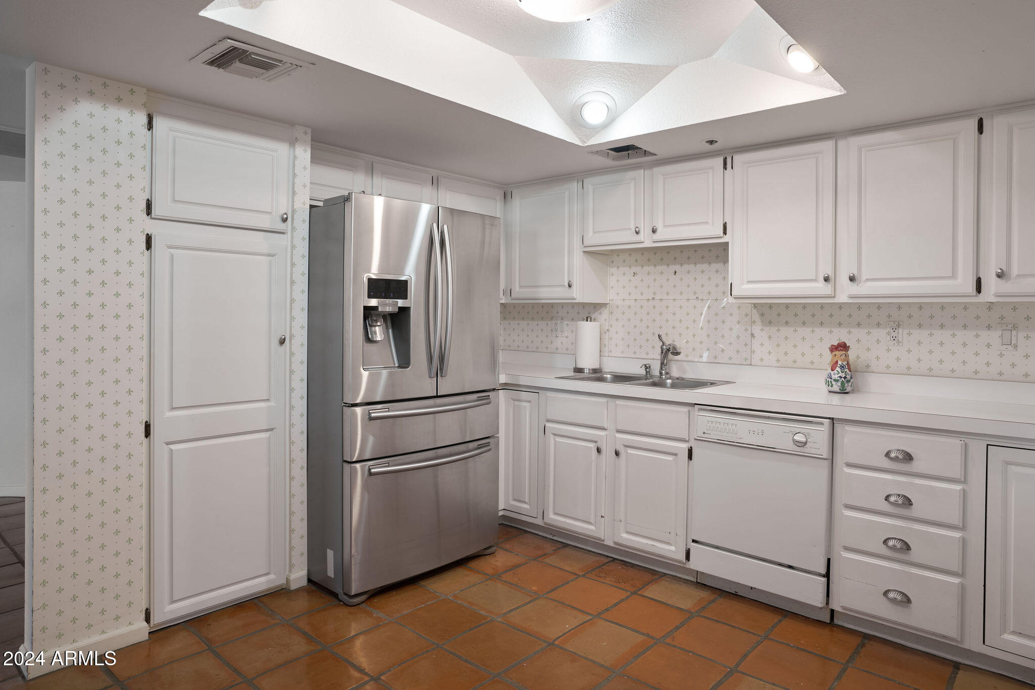 7870 E Camelback Road, 204